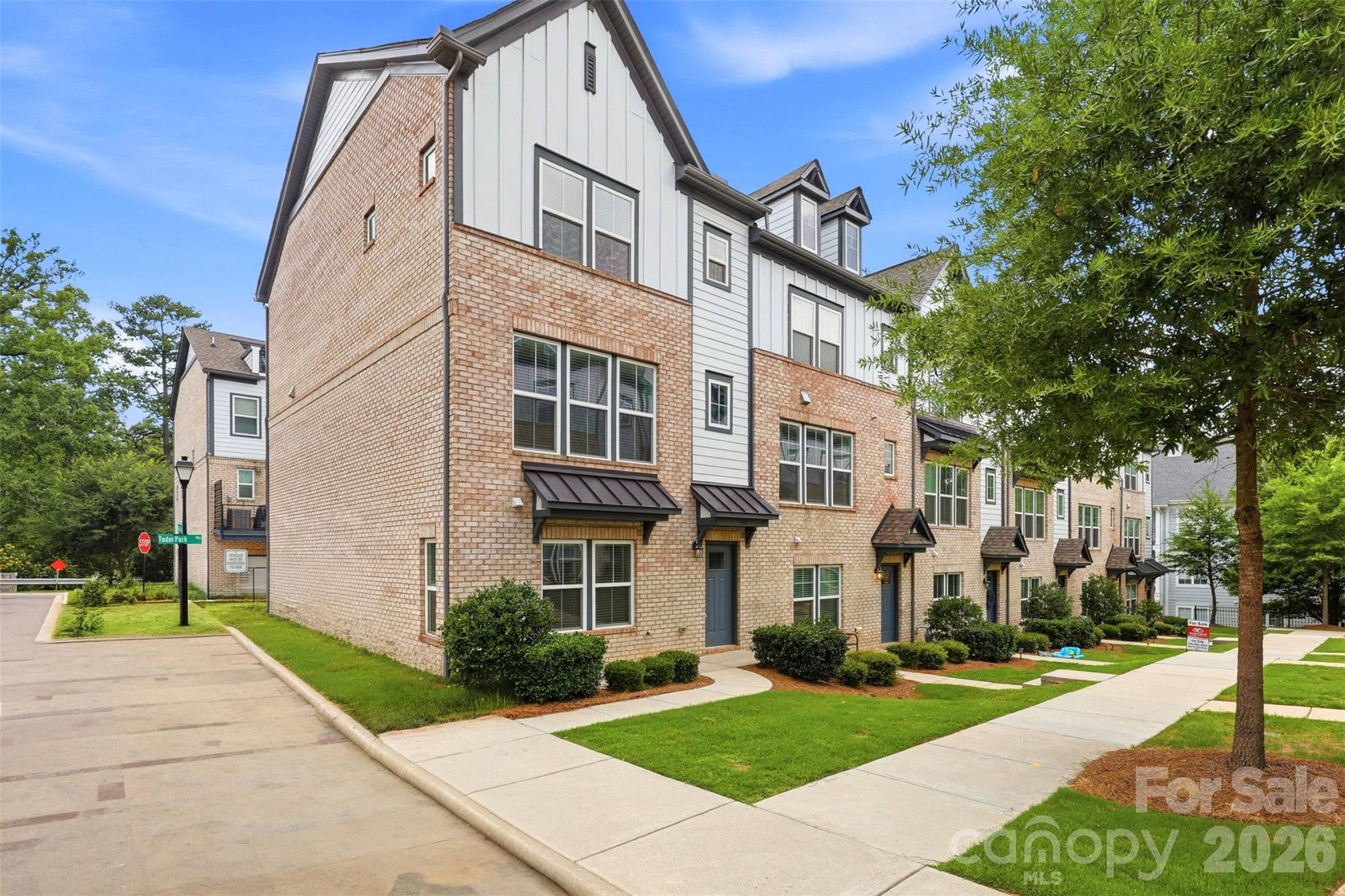 604 Tudor Park Way Property Photo 3