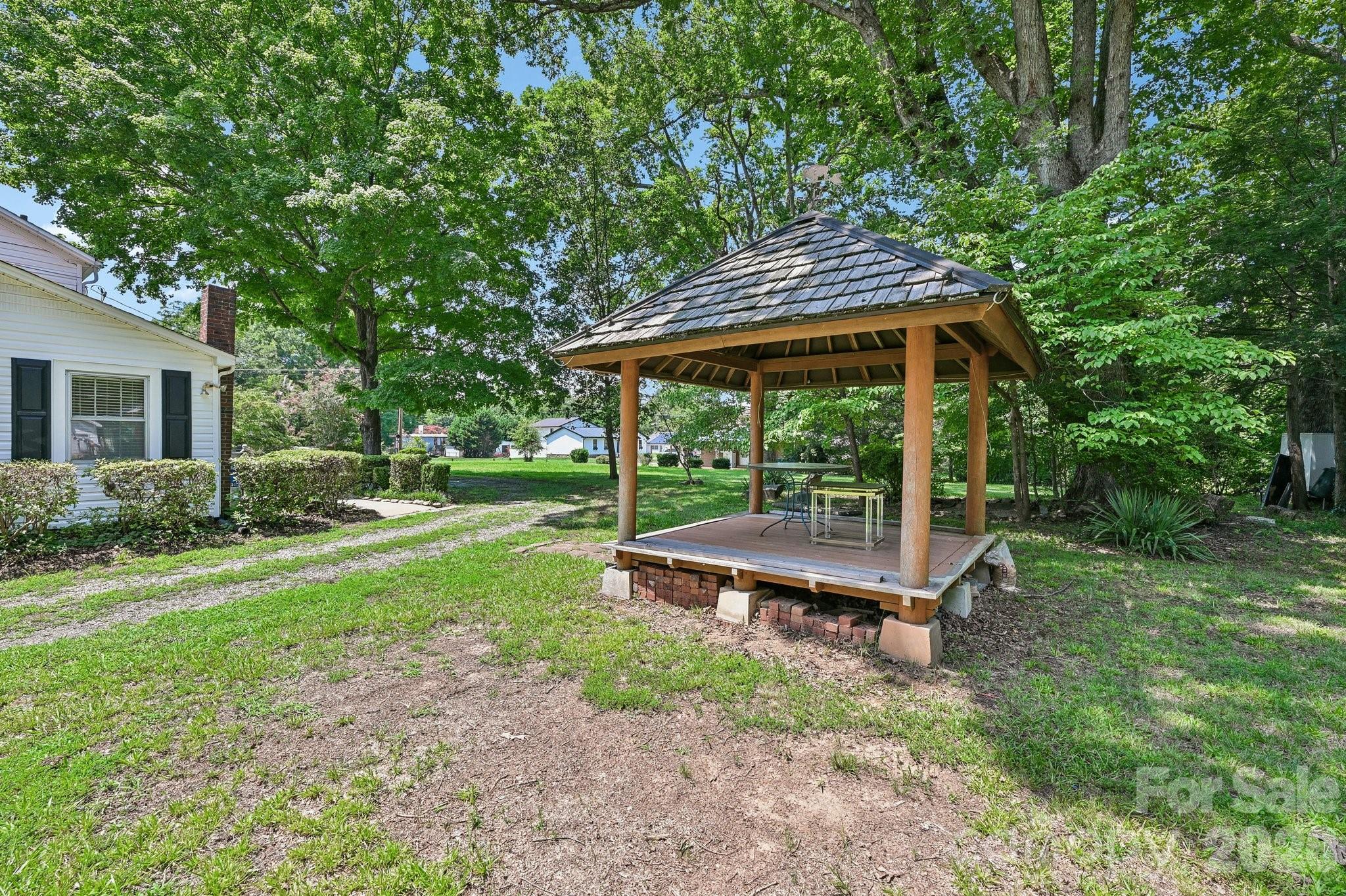 305 E Church Street Property Photo 43