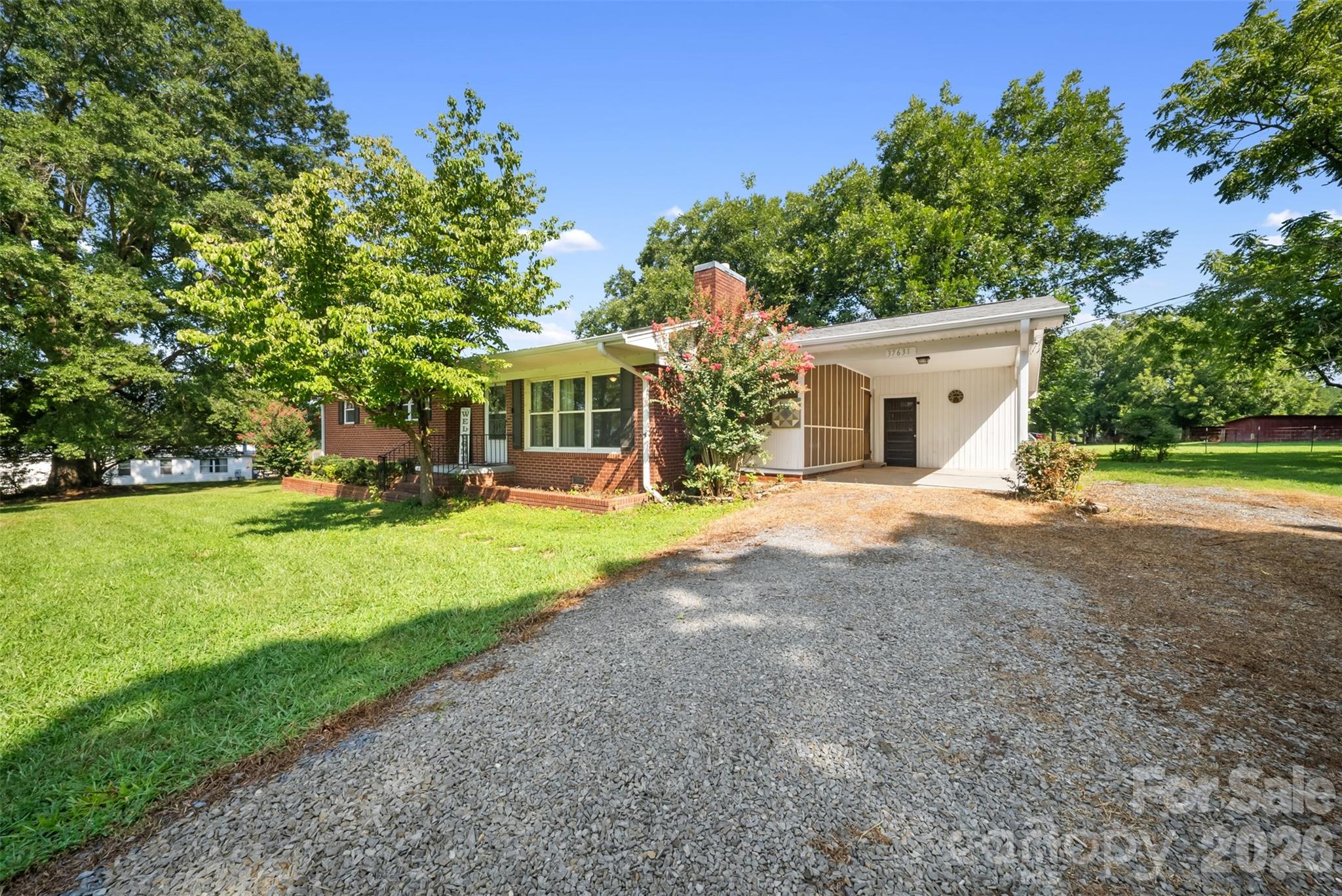 37631 Saw Mill Road Property Photo 4