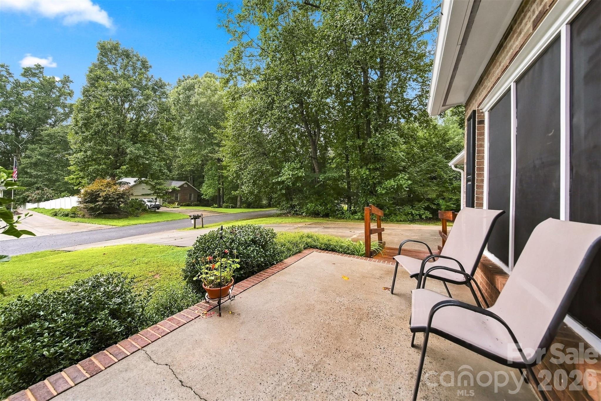 3933 Mattingly Drive Property Photo 2