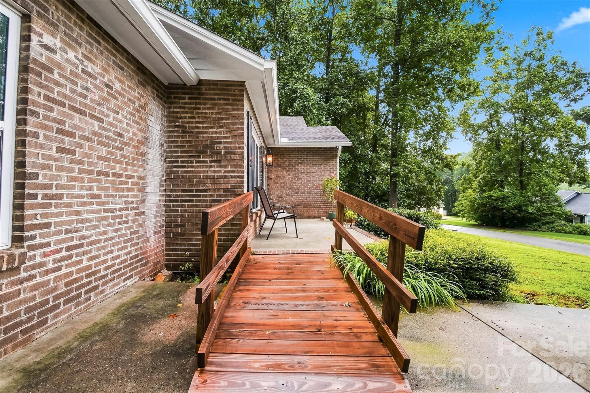 3933 Mattingly Drive Property Photo 3