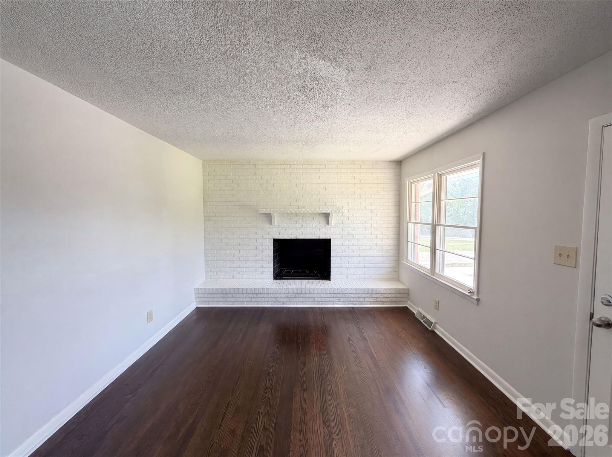 310 W Indiana Avenue Property Photo 3