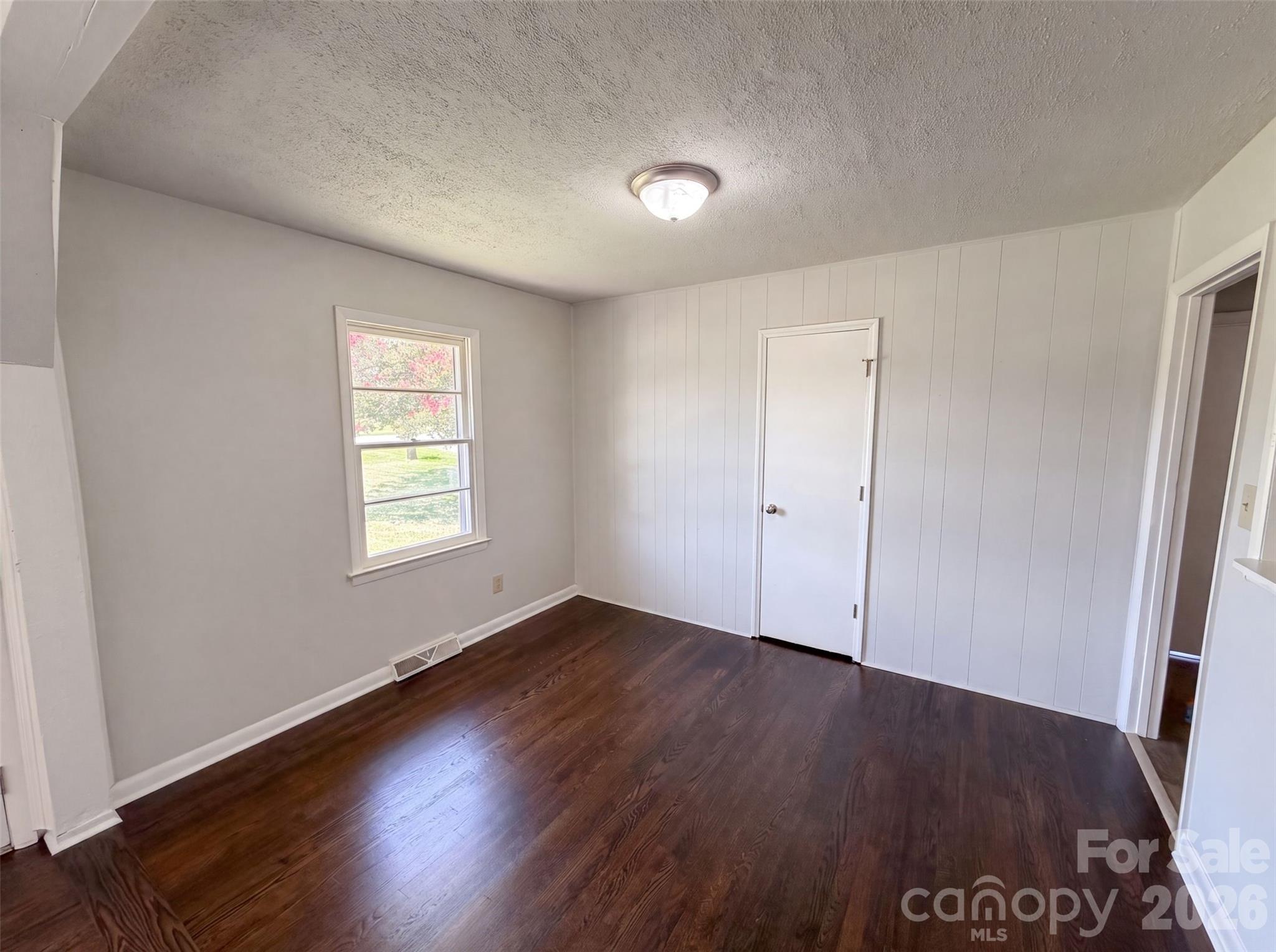 310 W Indiana Avenue Property Photo 4