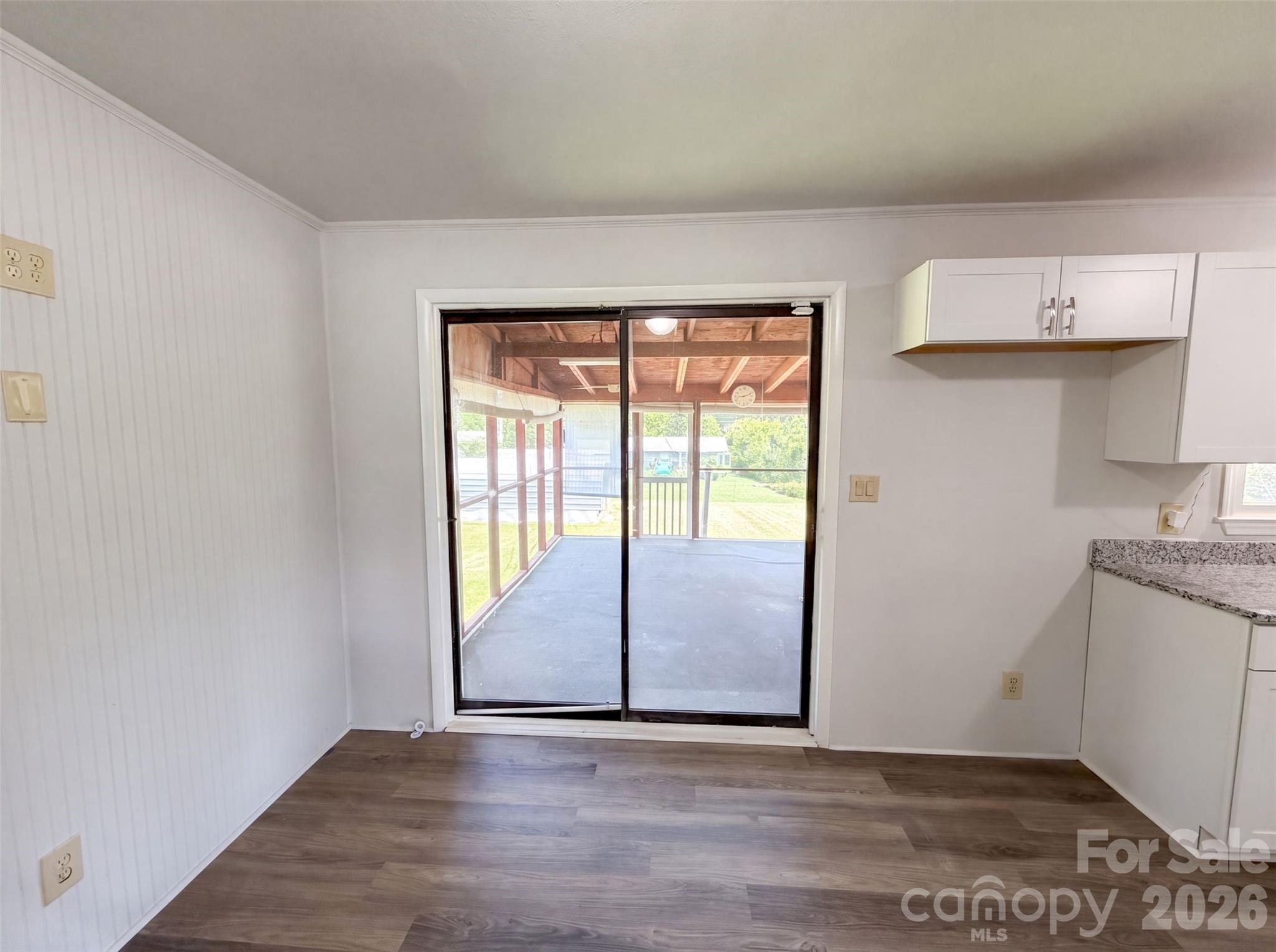 310 W Indiana Avenue Property Photo 6