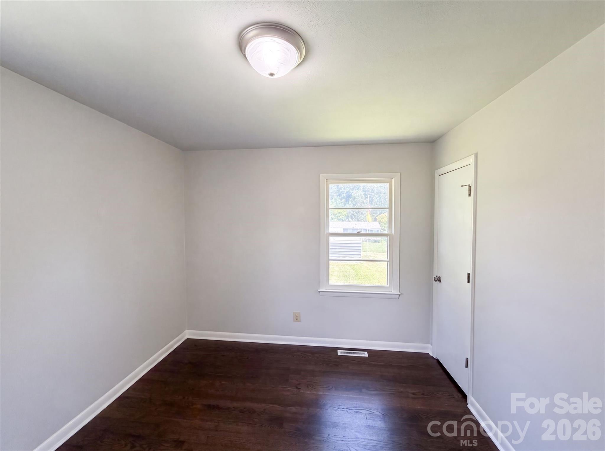 310 W Indiana Avenue Property Photo 7