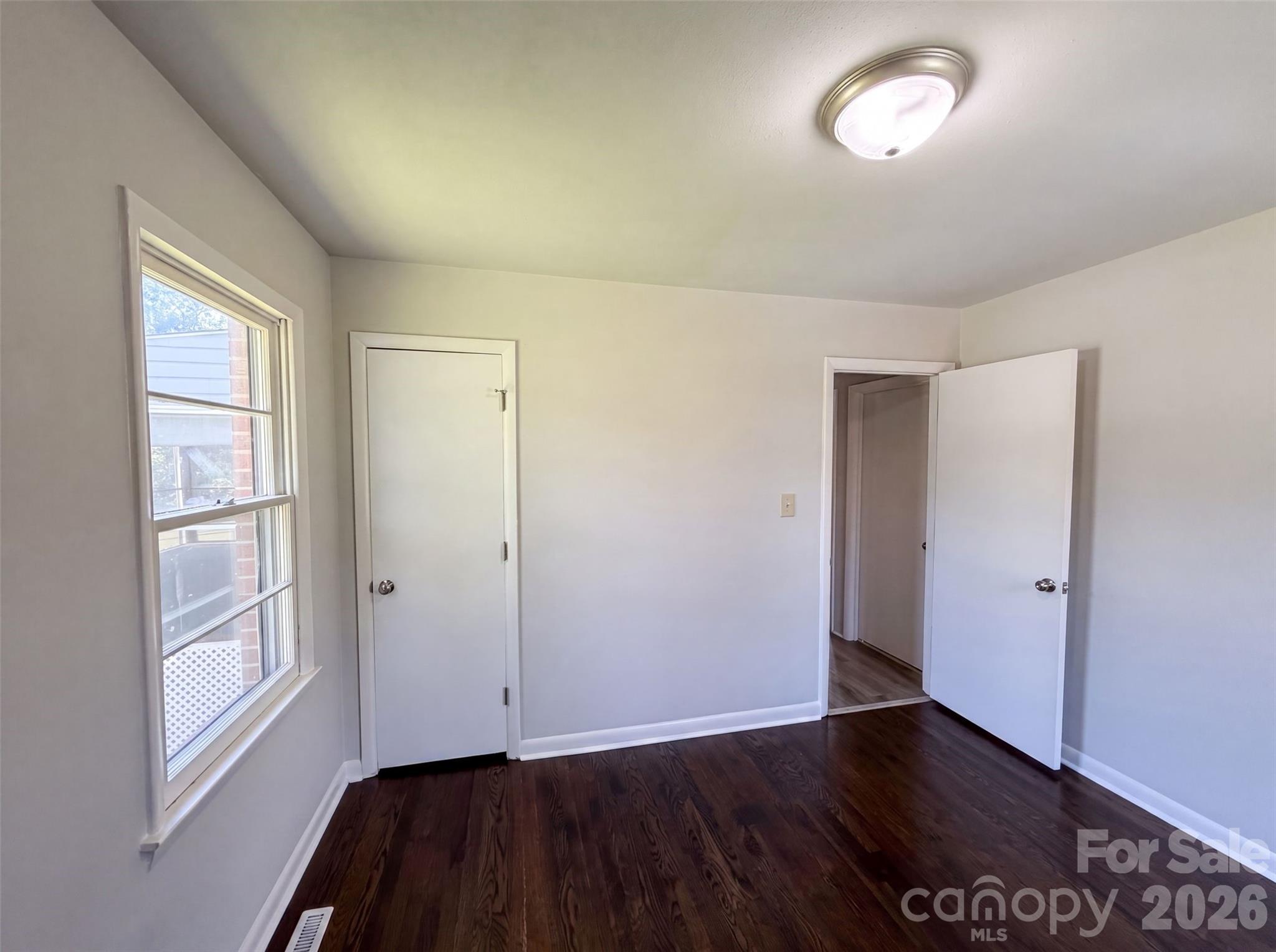 310 W Indiana Avenue Property Photo 8