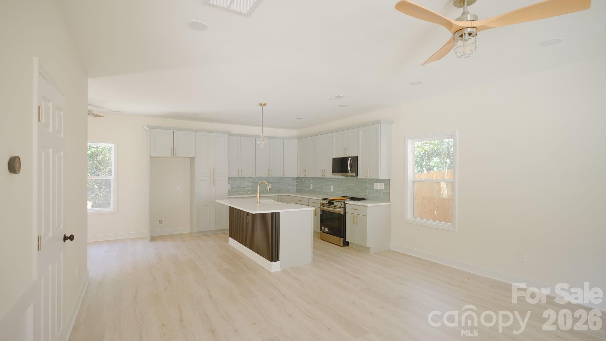 503 Granby Circle B Property Photo 6