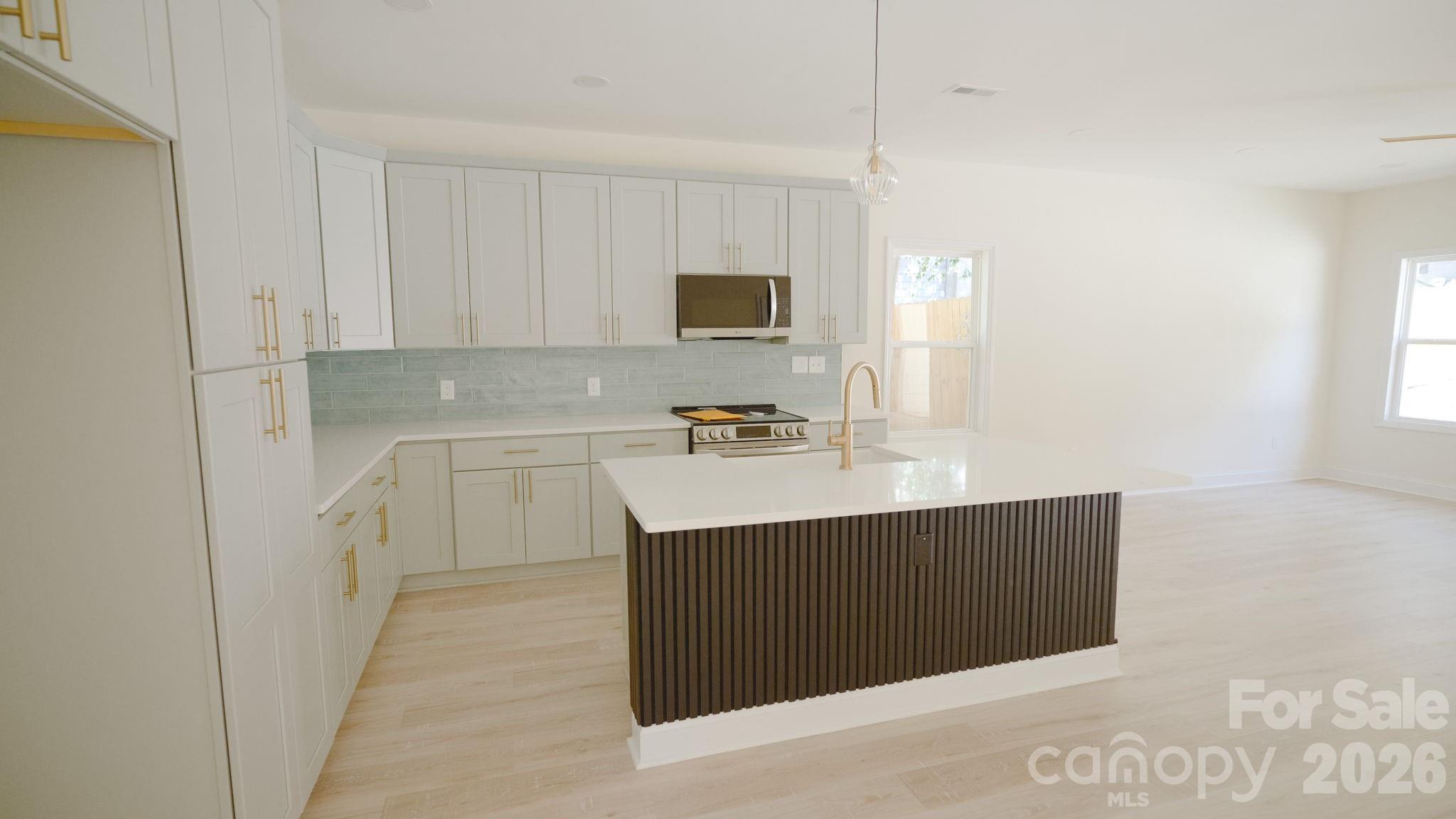 503 Granby Circle B Property Photo 8