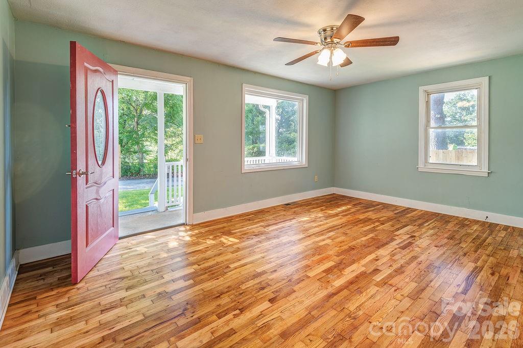 4 La Rue Street Property Photo 3