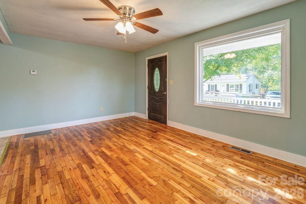 4 La Rue Street Property Photo 6