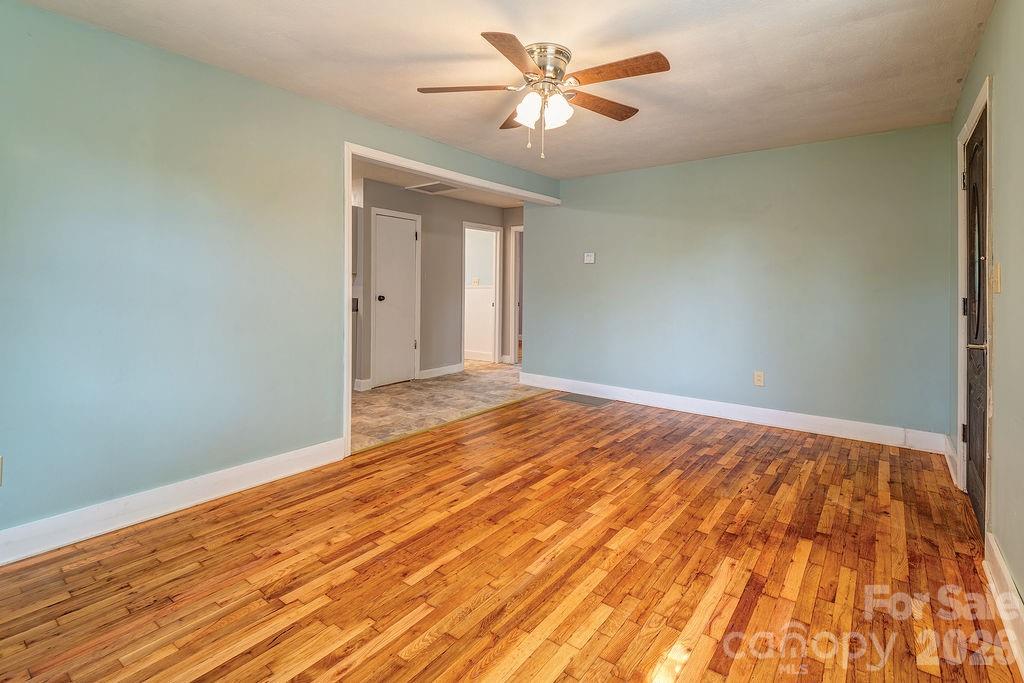 4 La Rue Street Property Photo 7