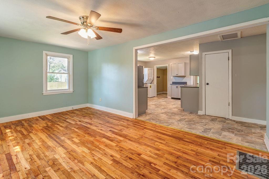 4 La Rue Street Property Photo 8