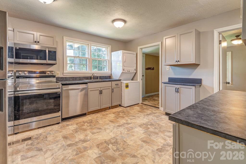 4 La Rue Street Property Photo 9