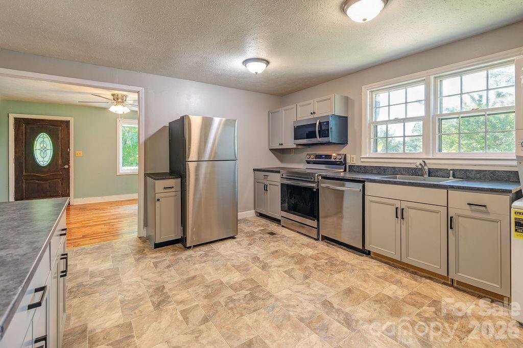4 La Rue Street Property Photo 10