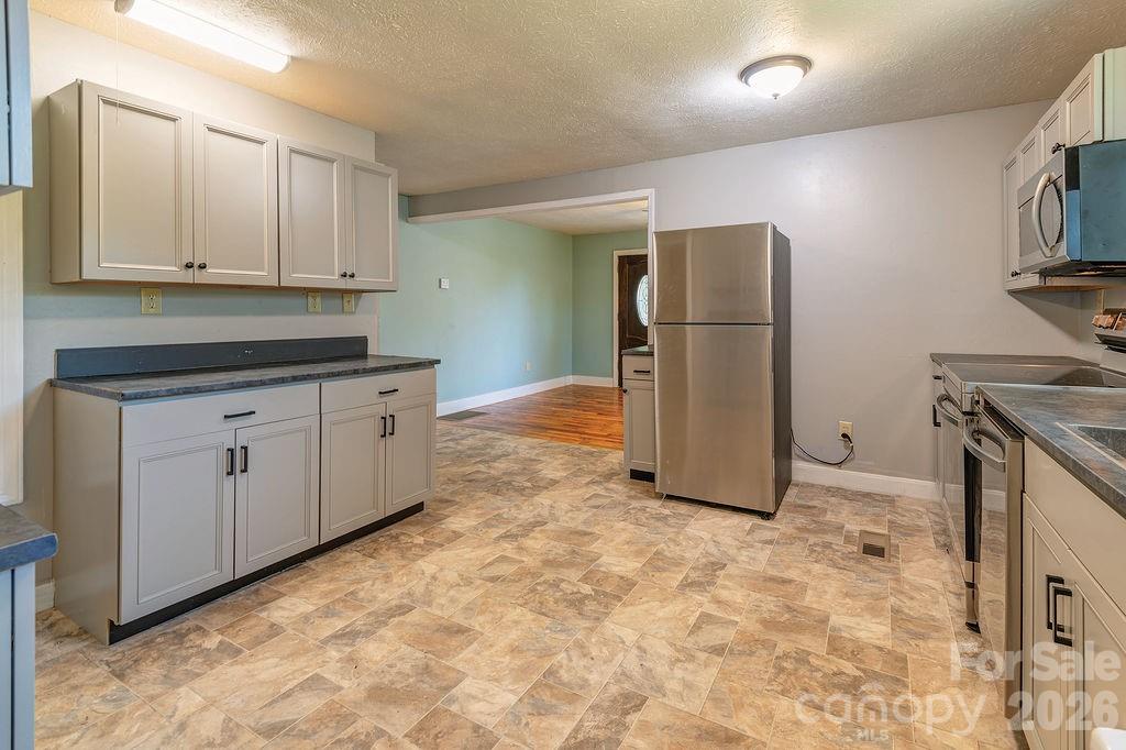 4 La Rue Street Property Photo 11