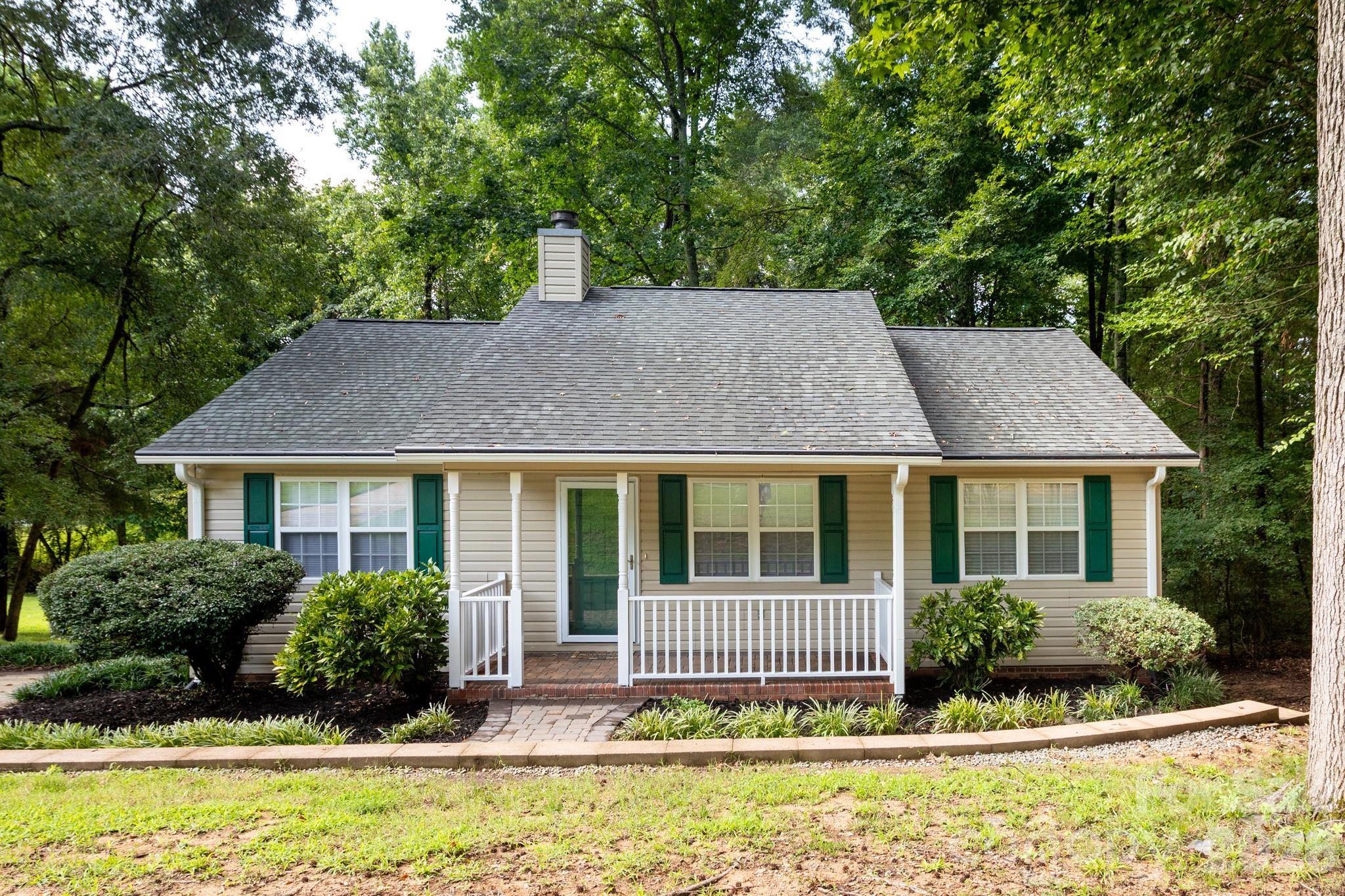 820 SE Clearview Court Property Photo 1