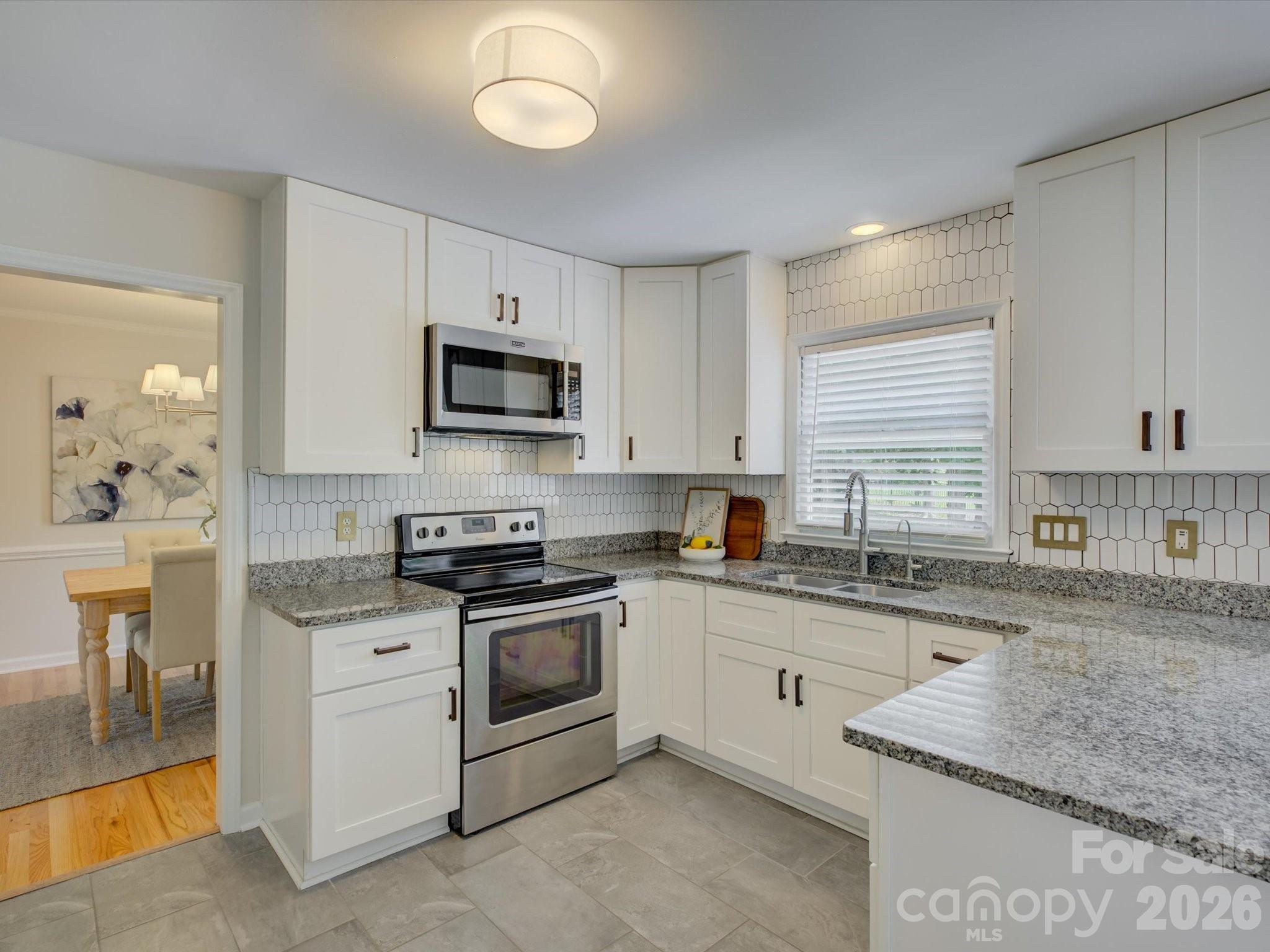 13736 Strathaven Drive Property Photo 10