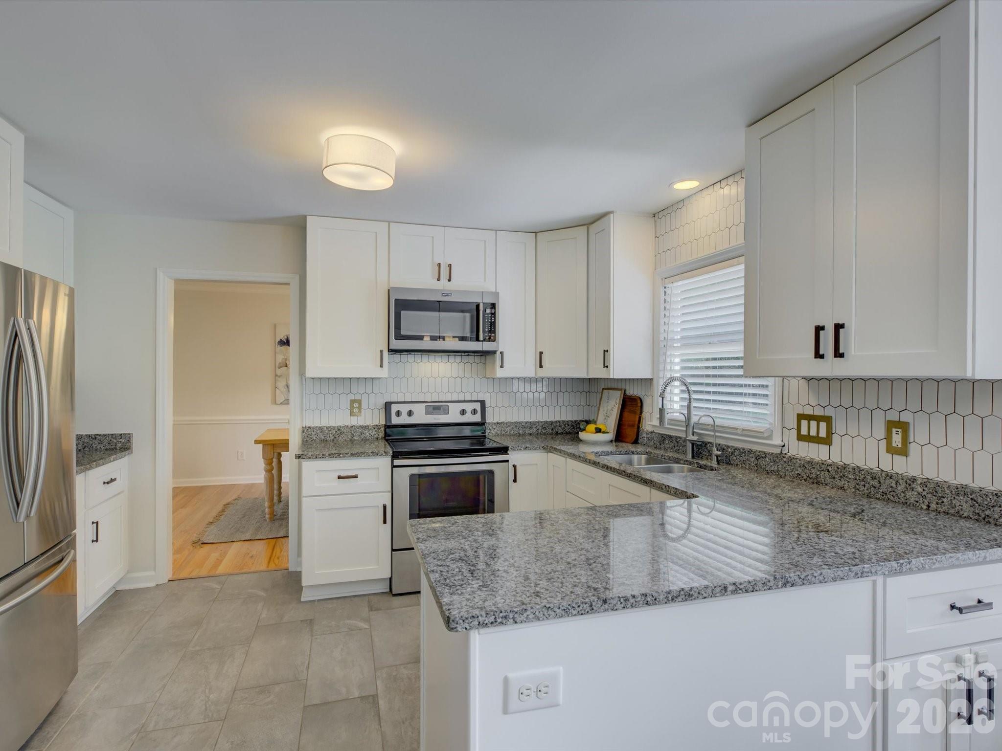 13736 Strathaven Drive Property Photo 11