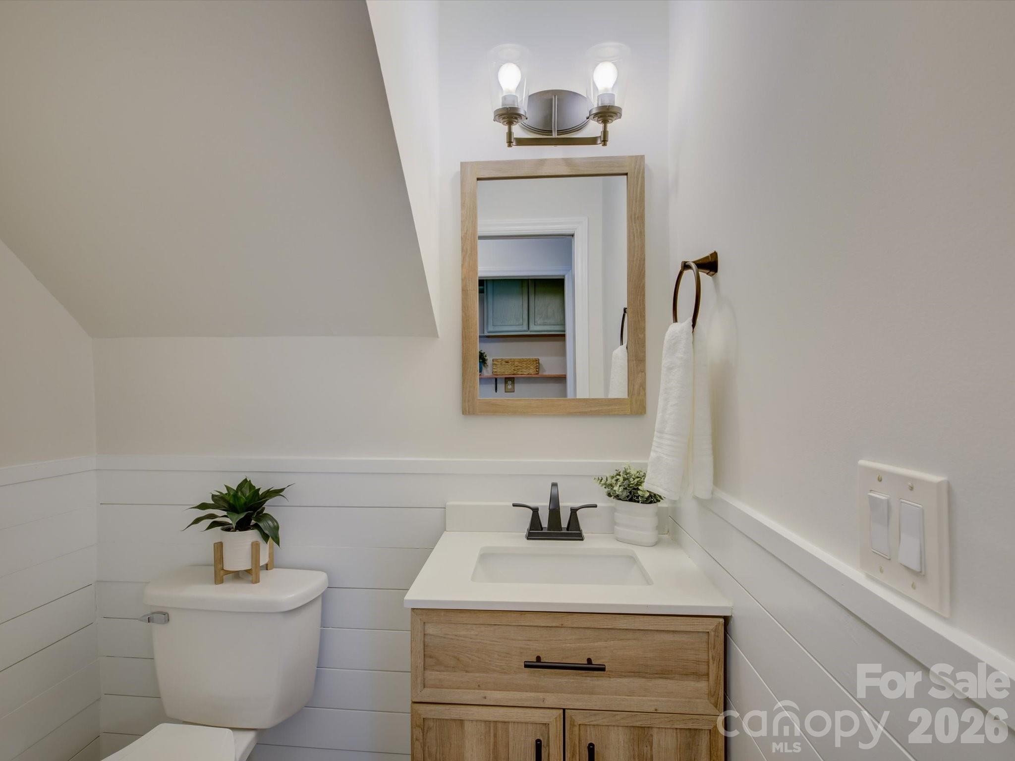 13736 Strathaven Drive Property Photo 16