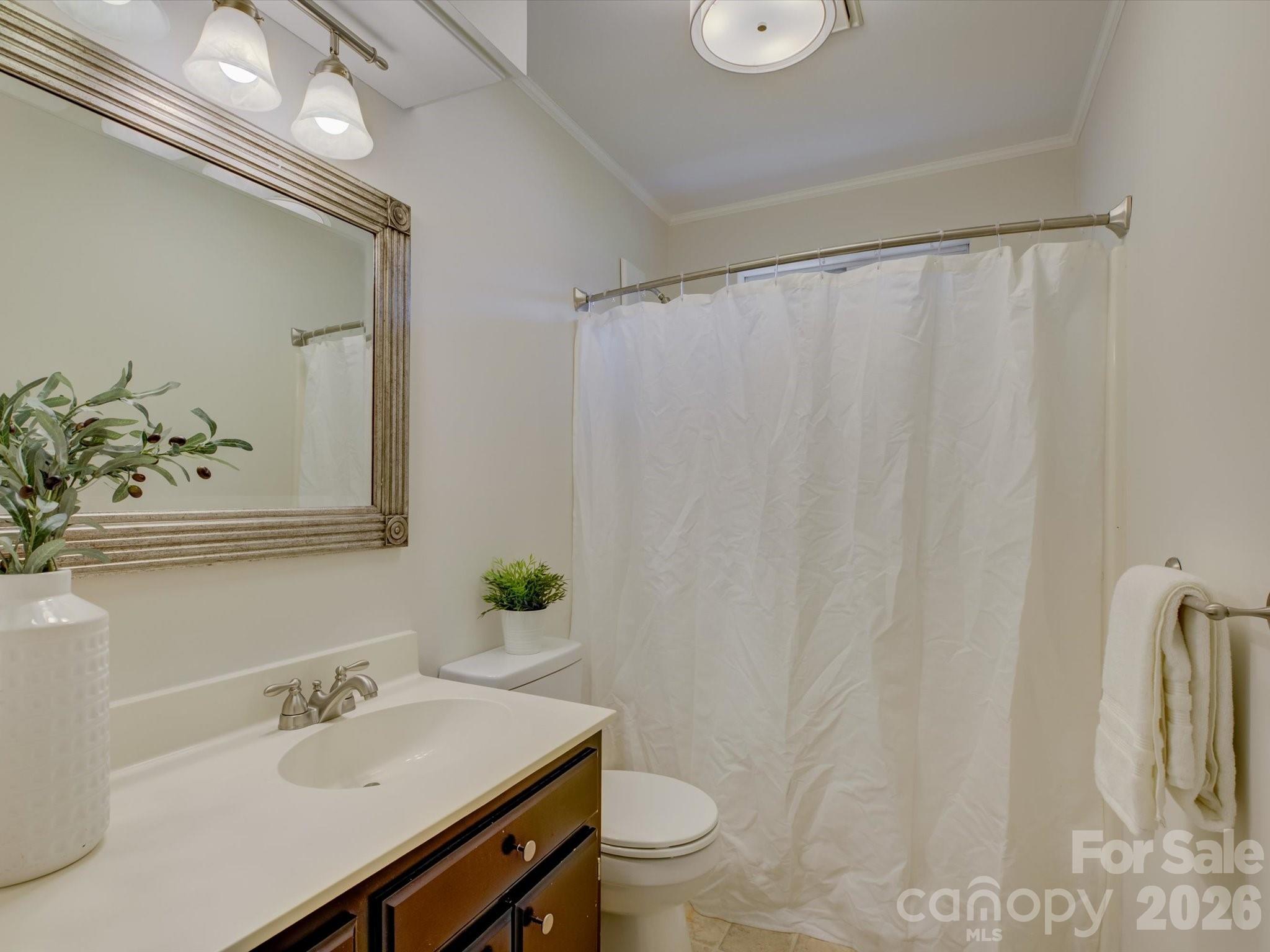 13736 Strathaven Drive Property Photo 27