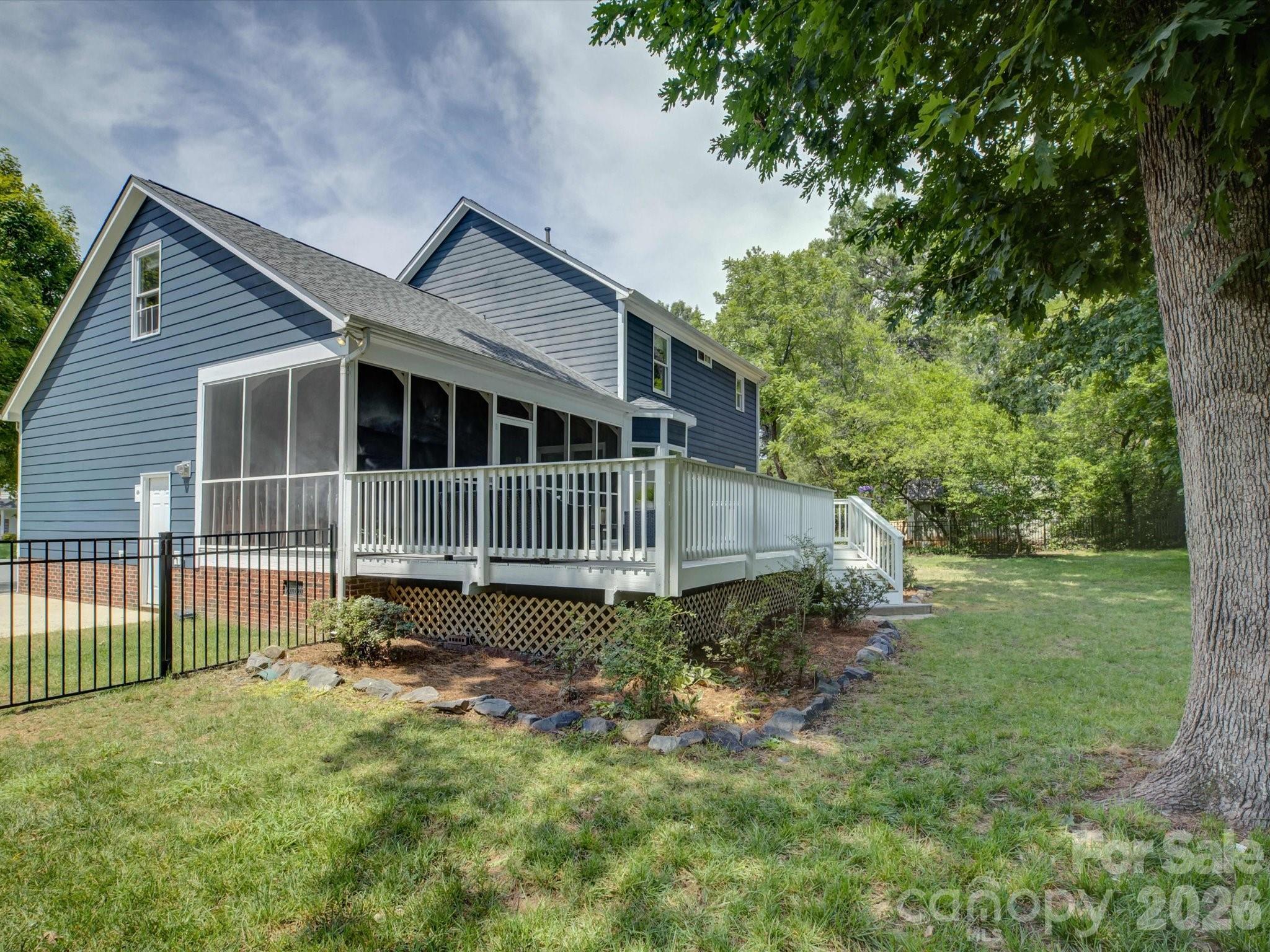 13736 Strathaven Drive Property Photo 36