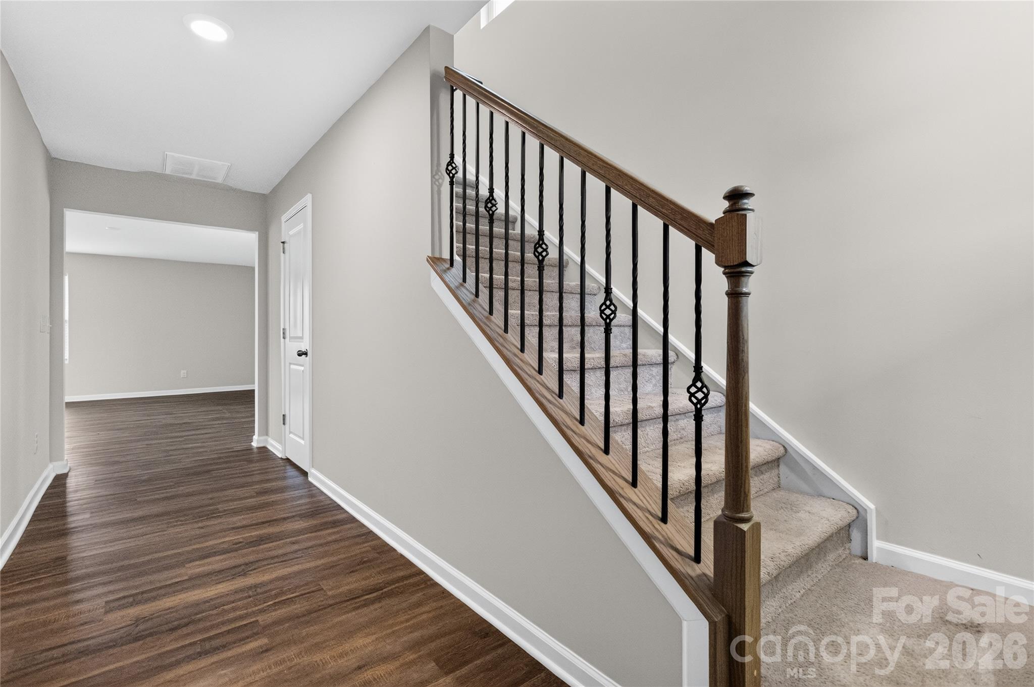 2765 Oldfield Drive Property Photo 2