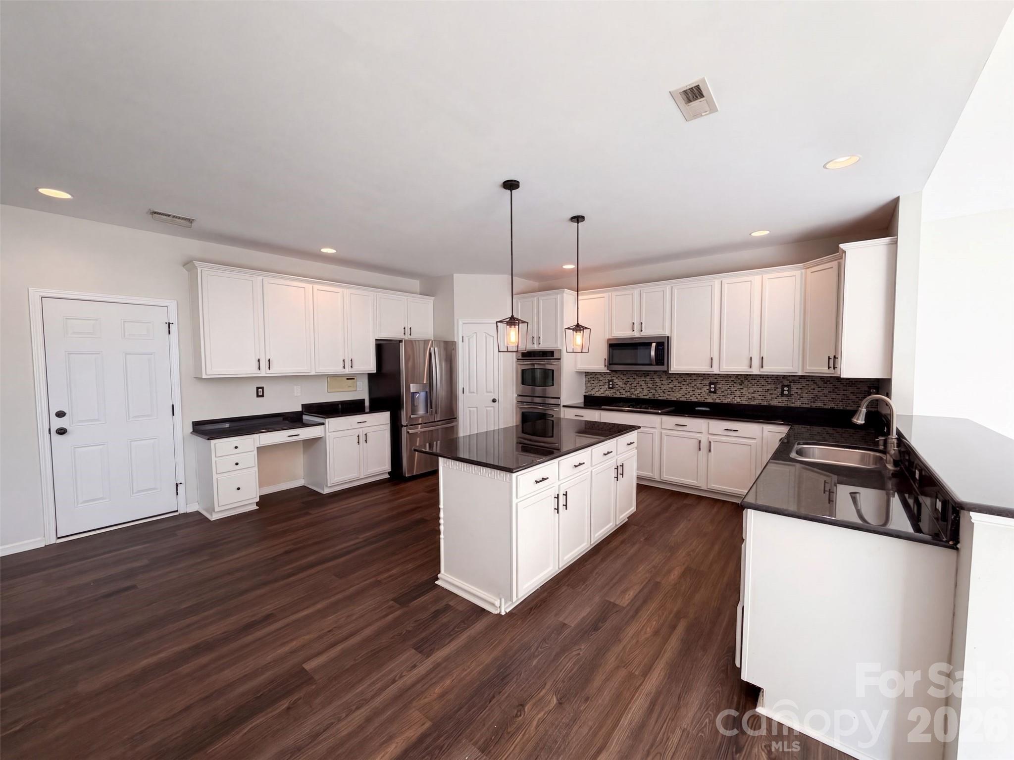 821 Pinkney Place Property Photo 2