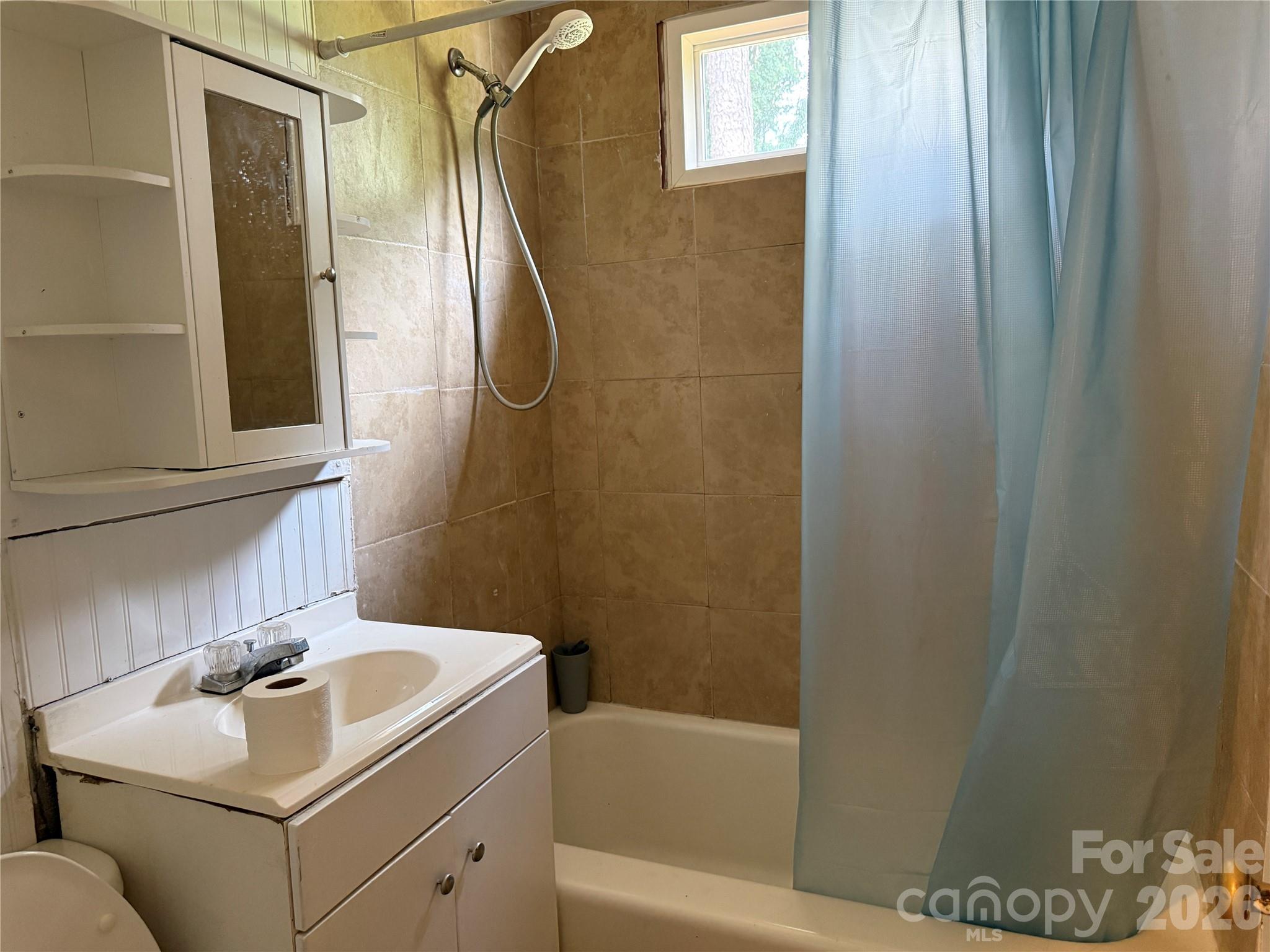 610 E 4th Avenue Property Photo 4