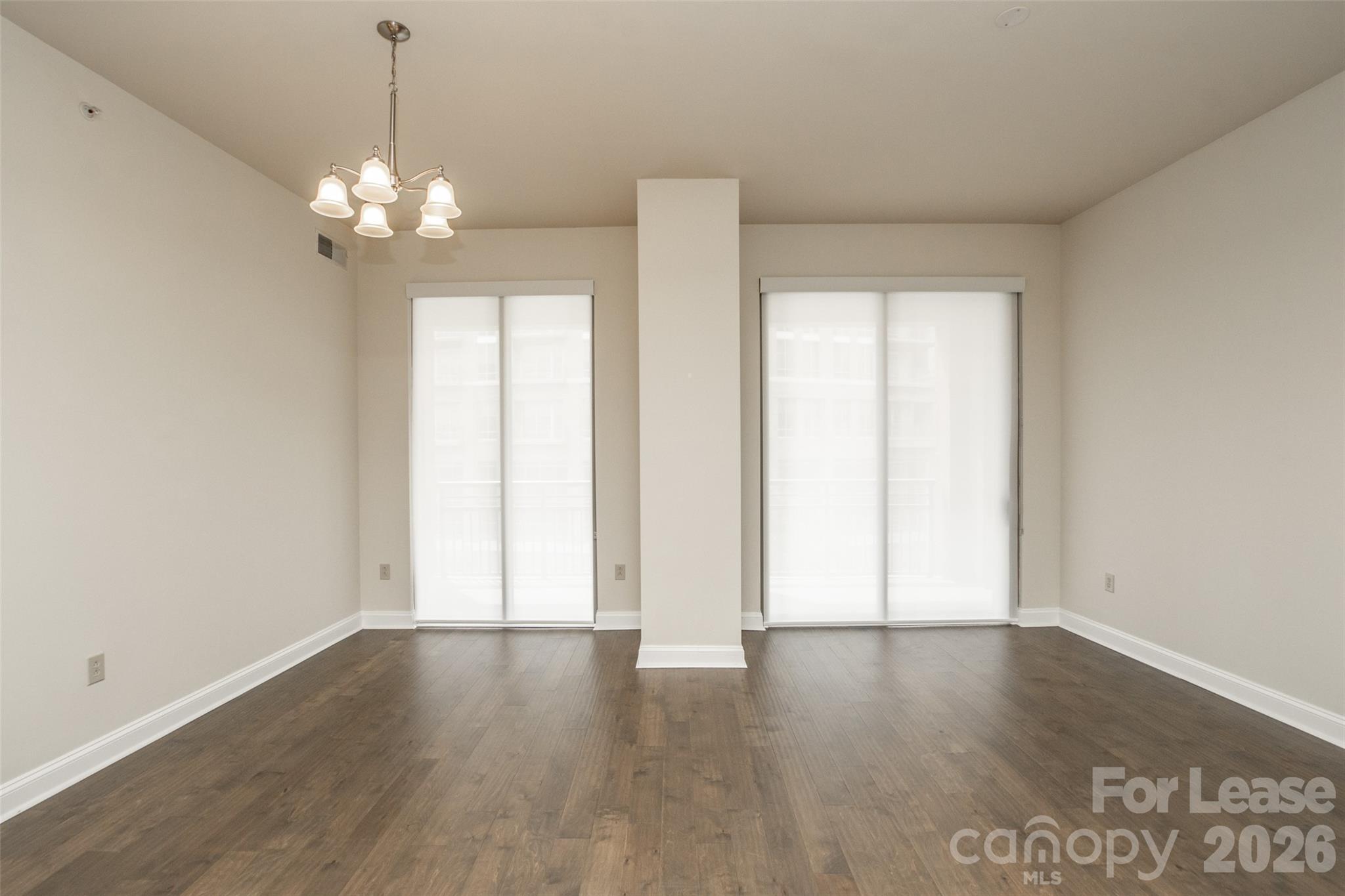 701 Royal Court Property Photo 4
