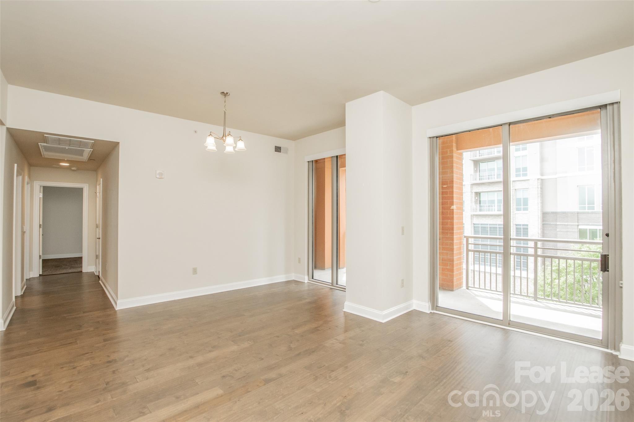 701 Royal Court Property Photo 5