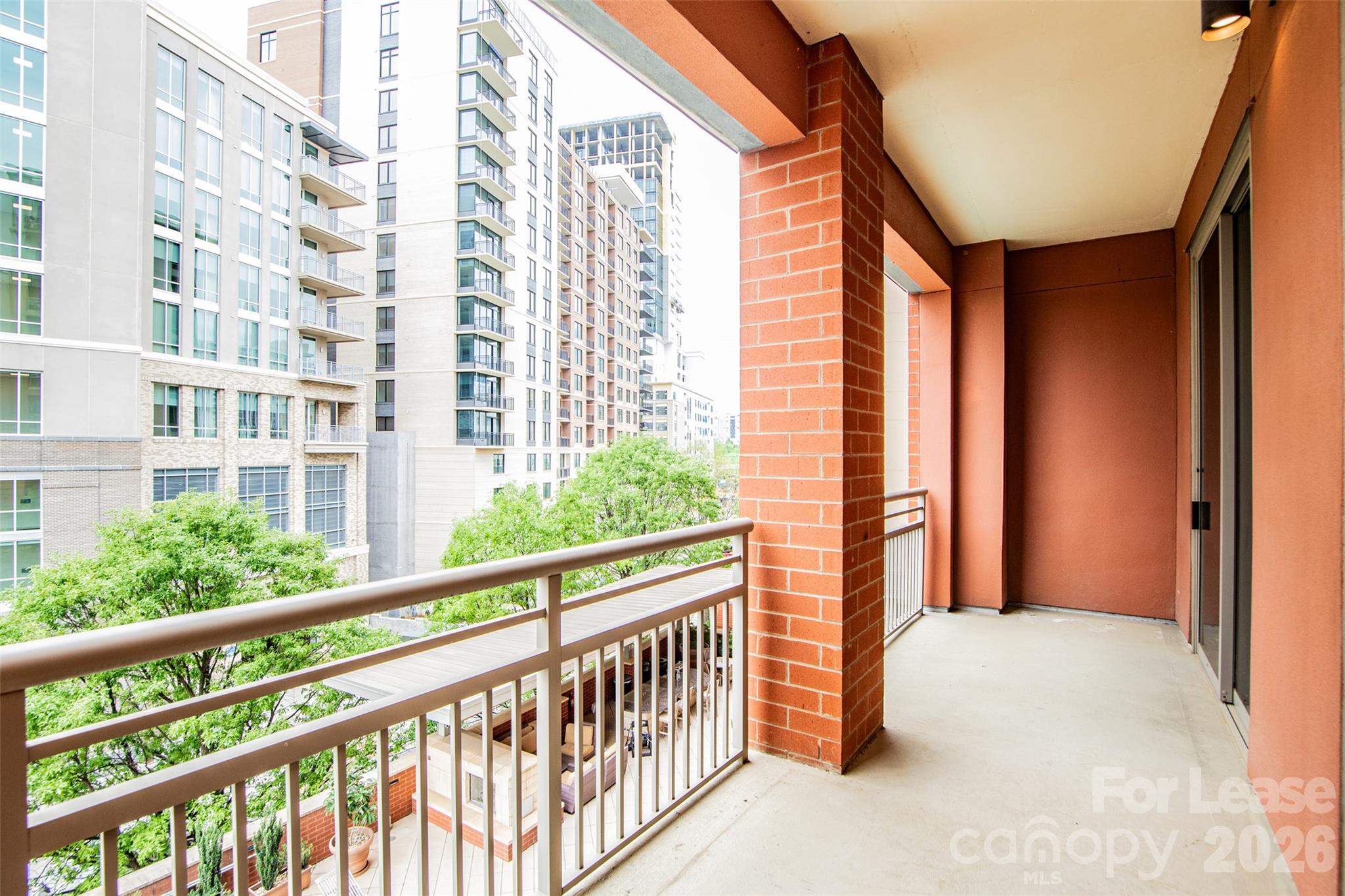 701 Royal Court Property Photo 18