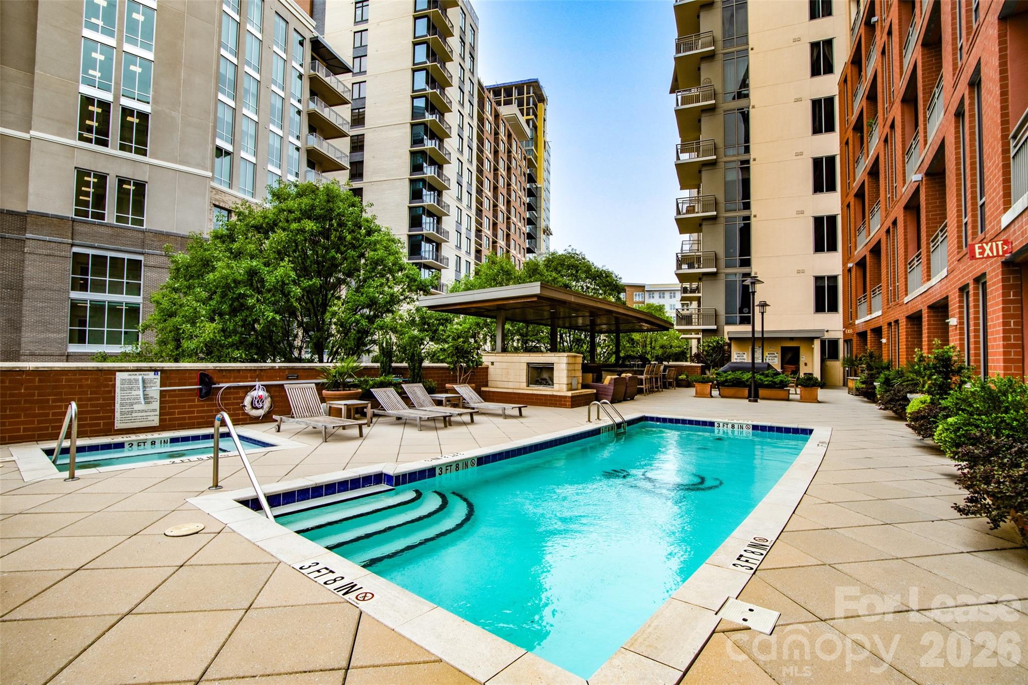 701 Royal Court Property Photo 19