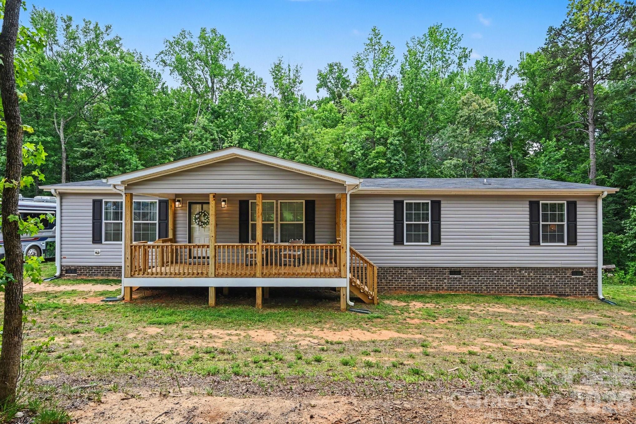 135 Elliot Drive Property Photo 1