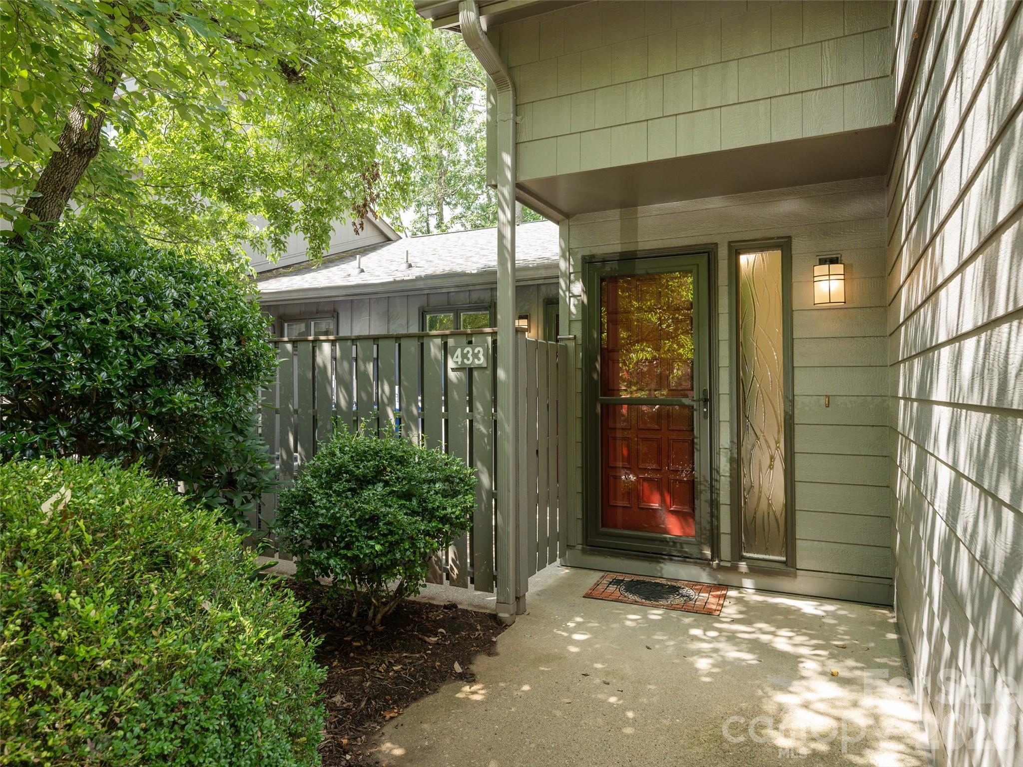 433 Crowfields Drive Property Photo 2