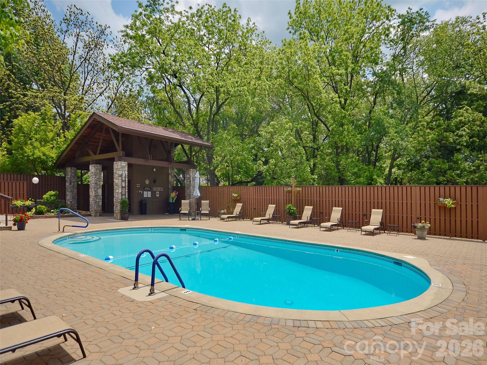 433 Crowfields Drive Property Photo 28