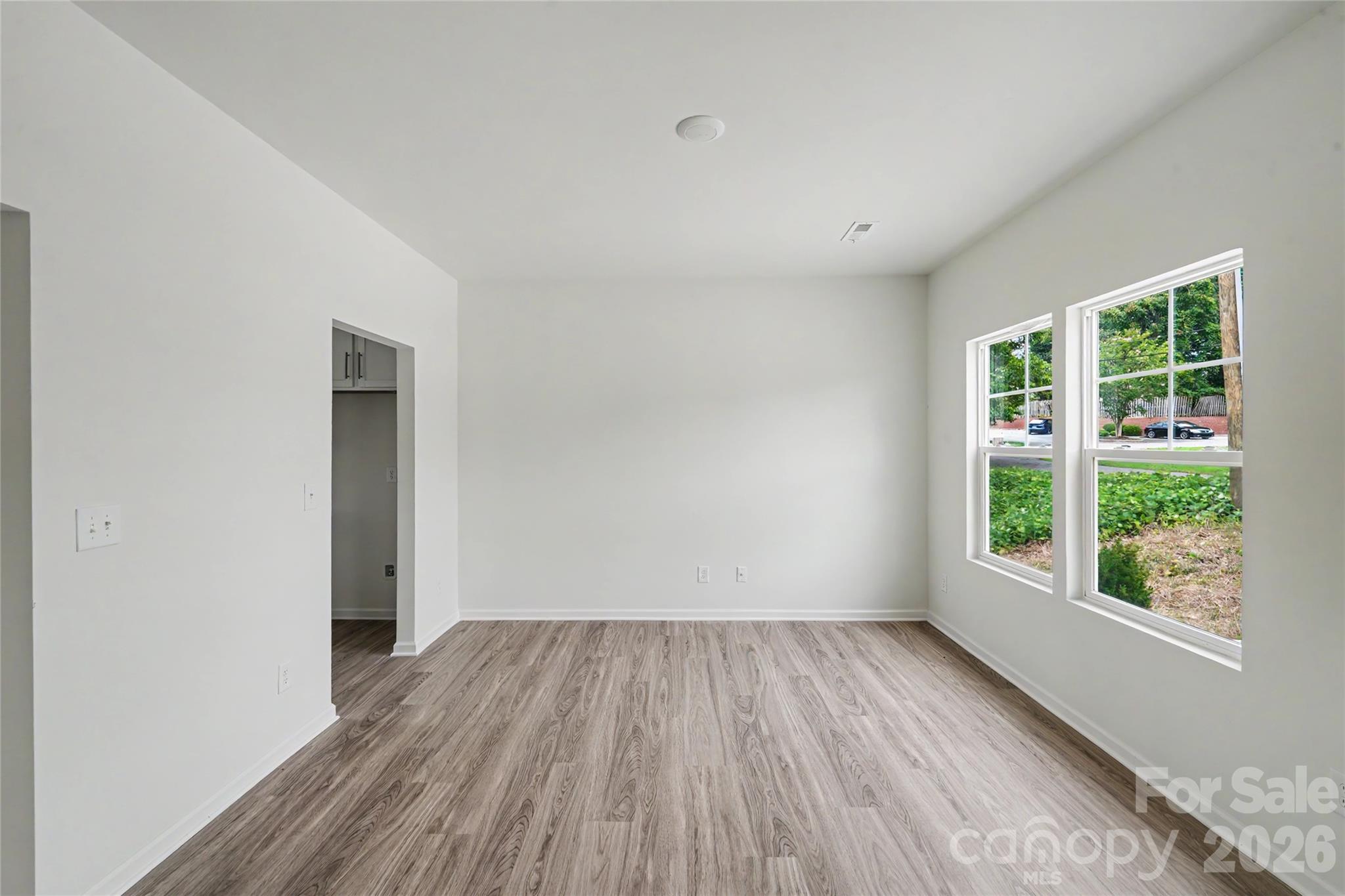 211 E 8th Avenue Property Photo 7