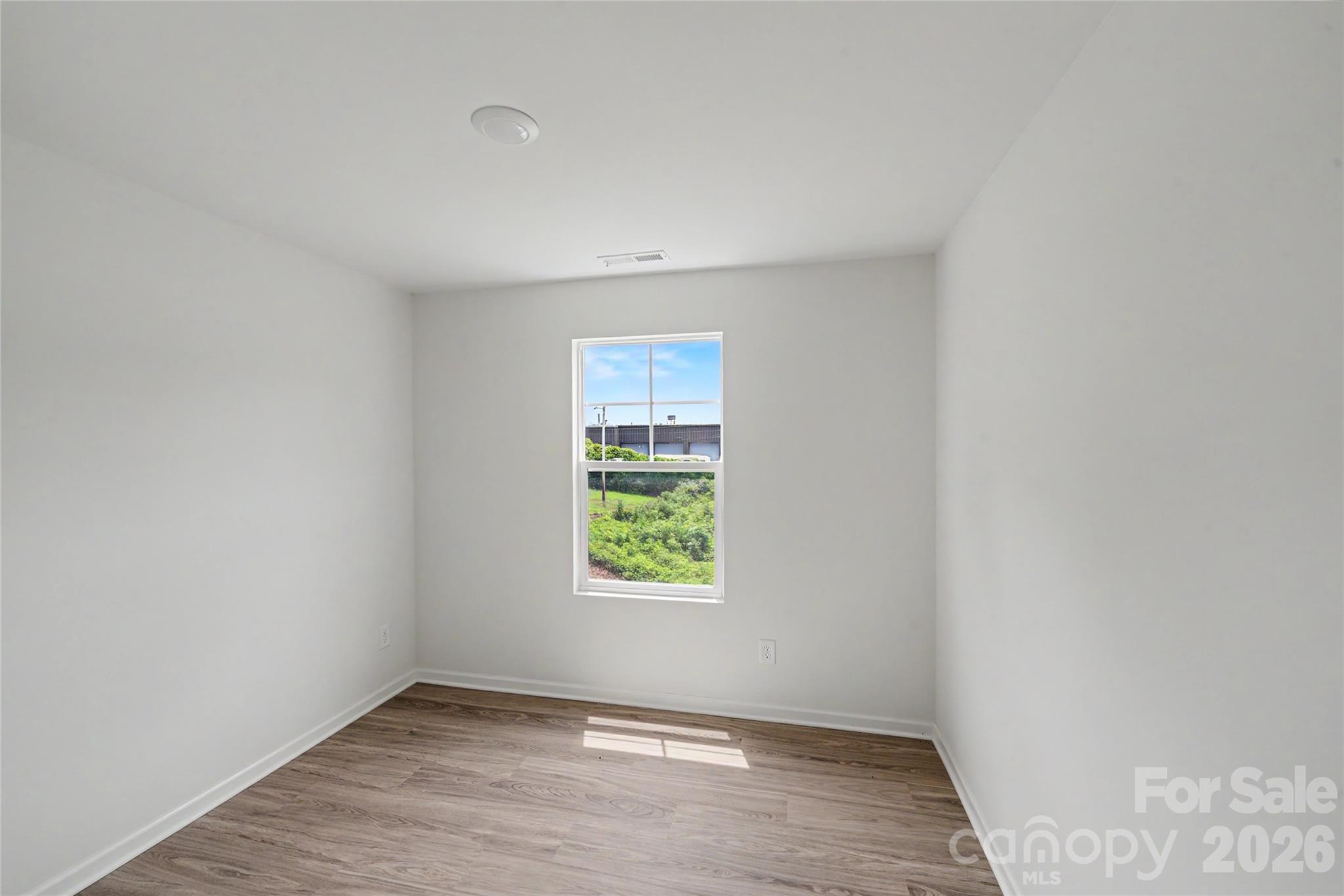 211 E 8th Avenue Property Photo 18