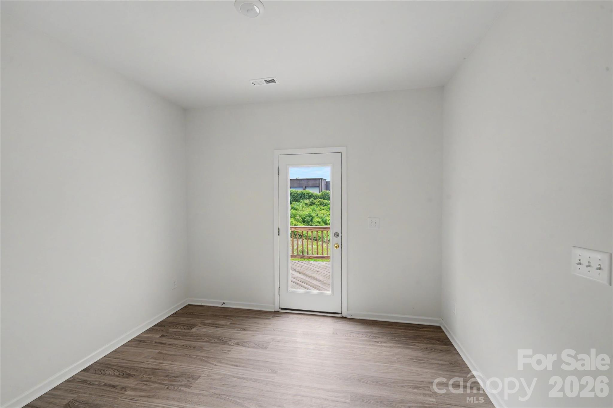 211 E 8th Avenue Property Photo 20