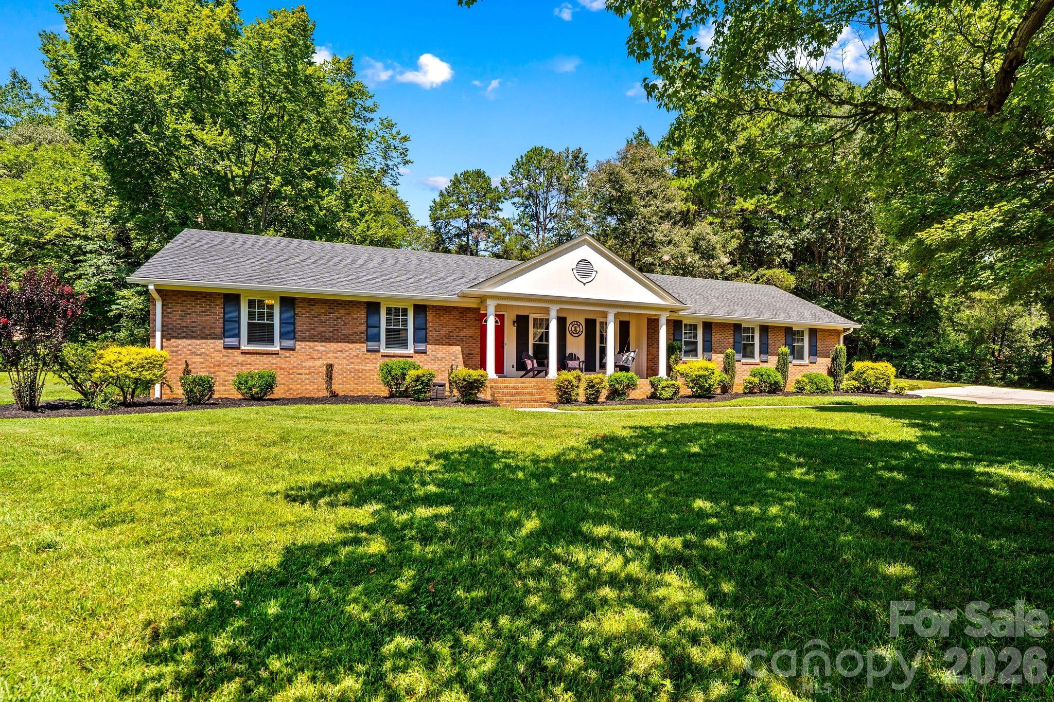 140 Spicewood Lane Property Photo 2