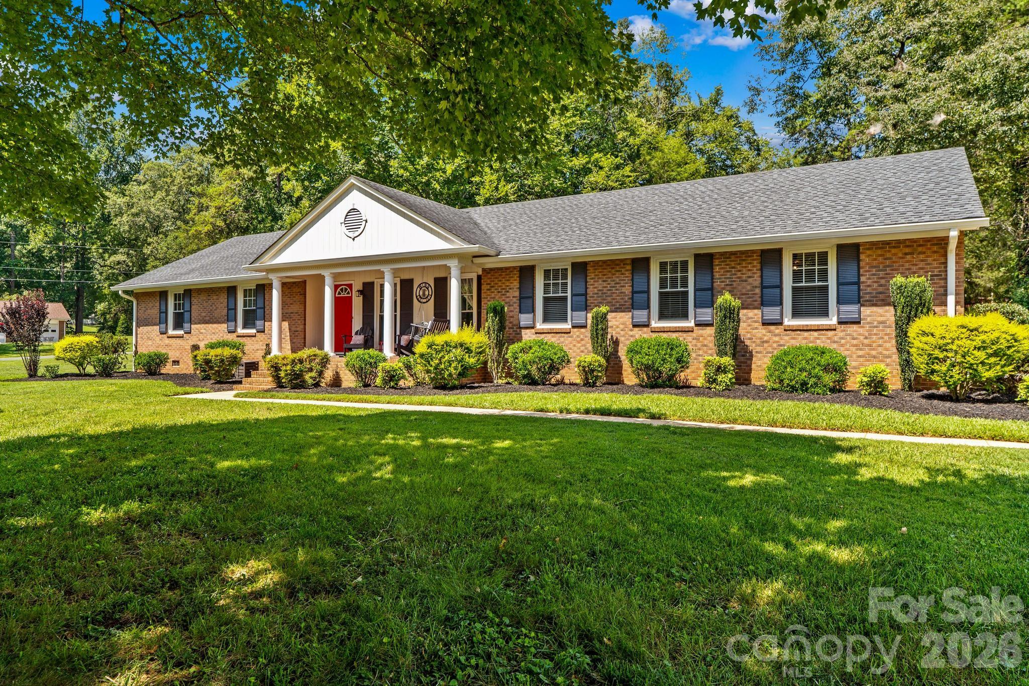 140 Spicewood Lane Property Photo 3