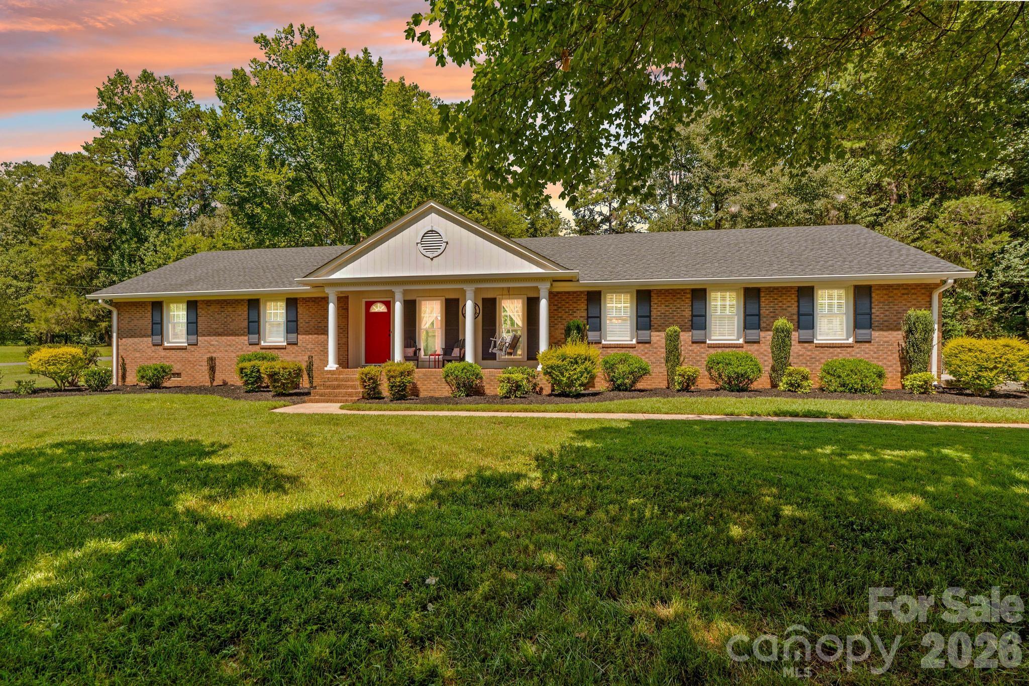 140 Spicewood Lane Property Photo 4