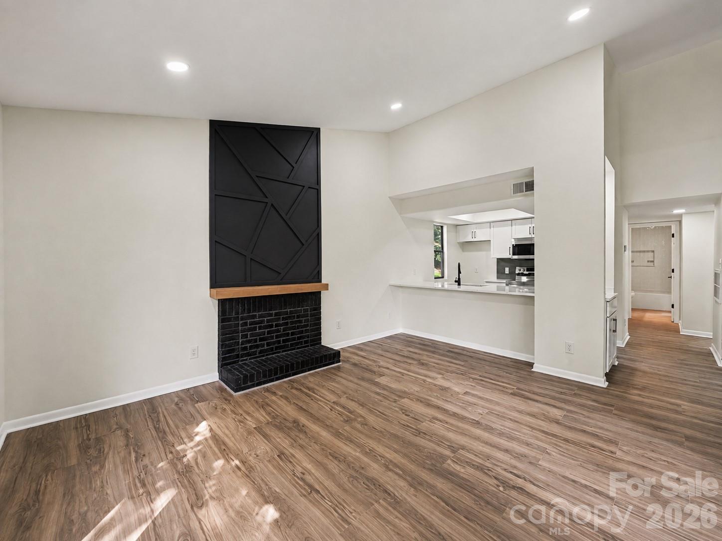 8027 Cedar Glen Drive Property Photo 1