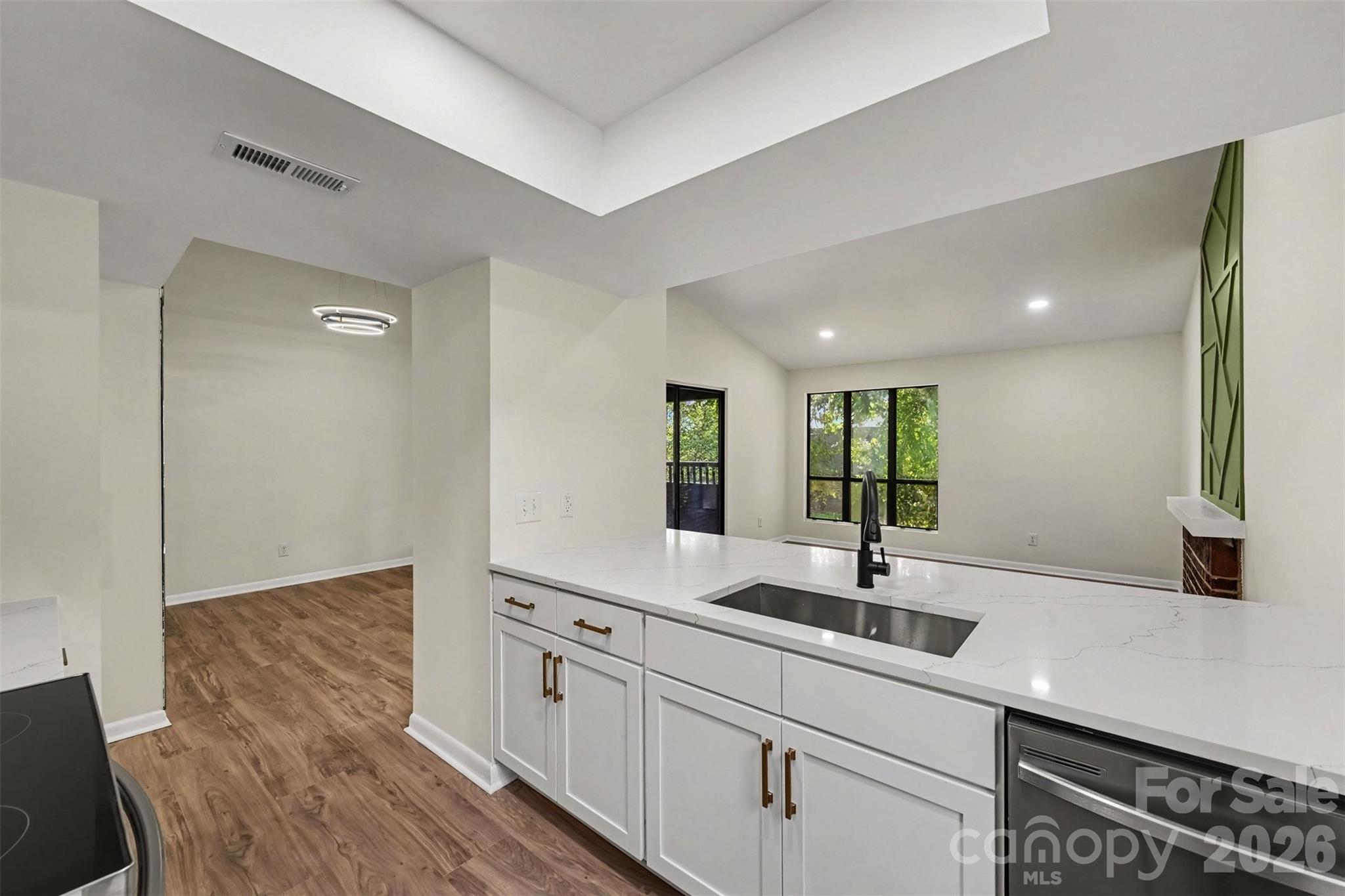 8027 Cedar Glen Drive Property Photo 9