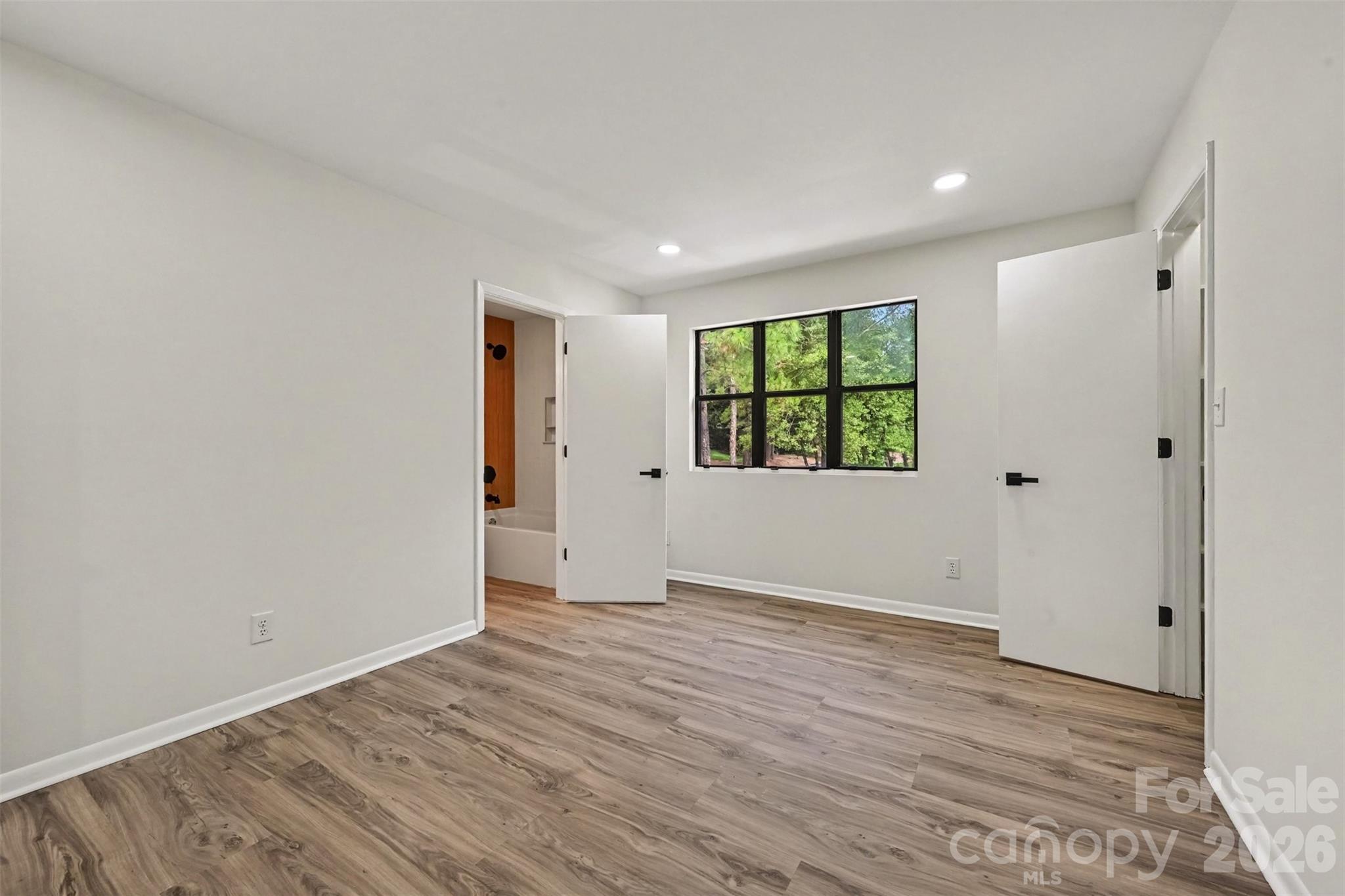 8027 Cedar Glen Drive Property Photo 12