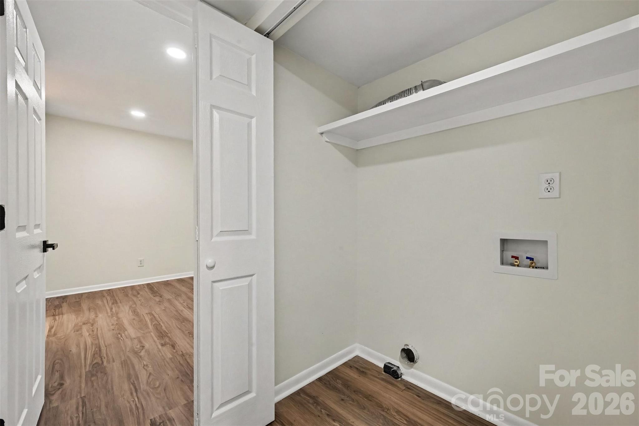 8027 Cedar Glen Drive Property Photo 15