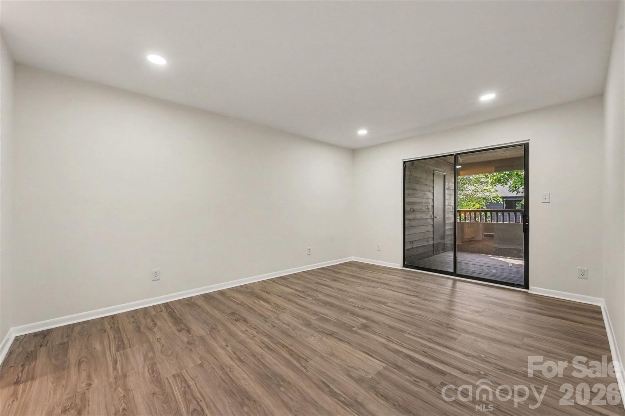8027 Cedar Glen Drive Property Photo 17