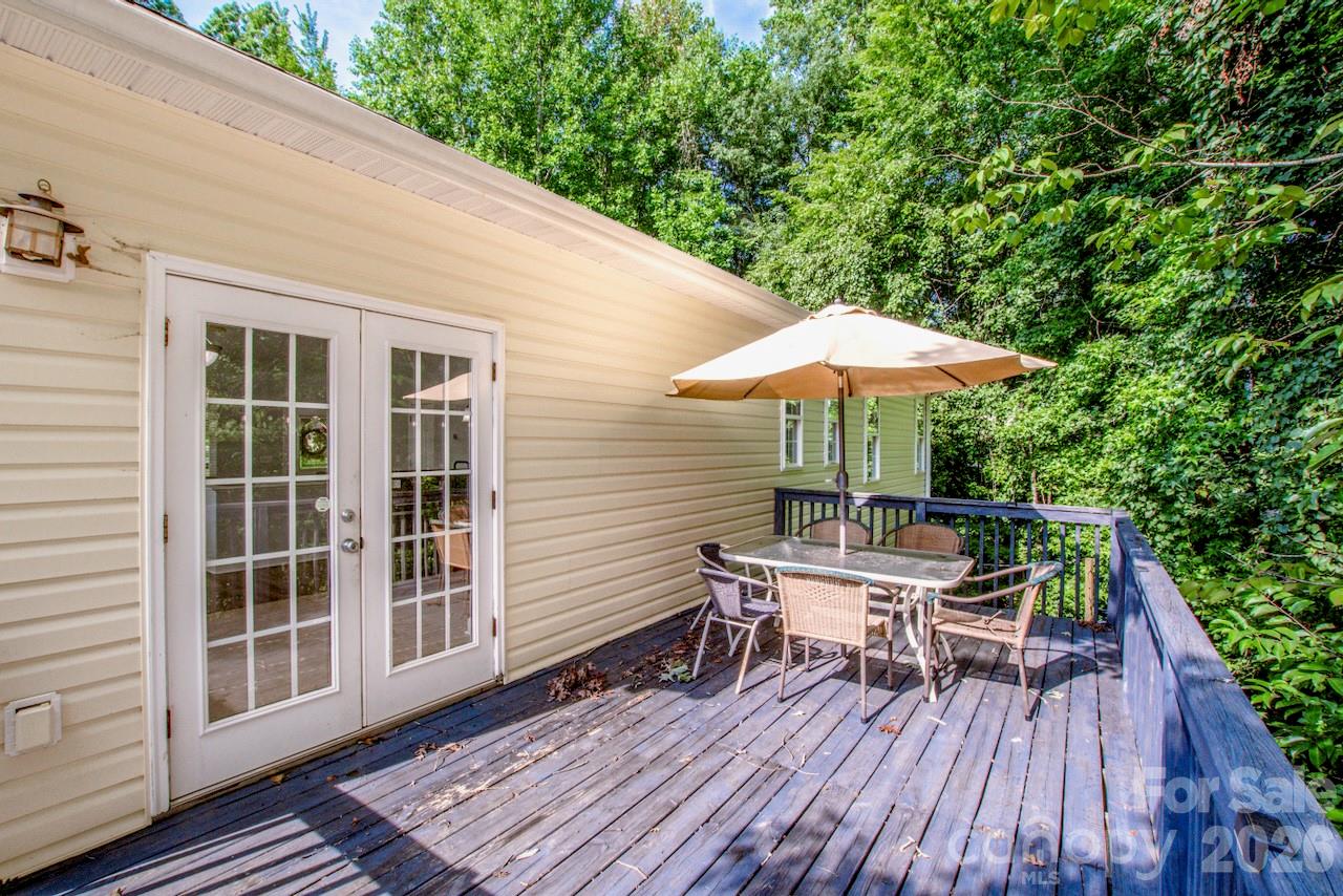 127 Wood Acre Drive Property Photo 26