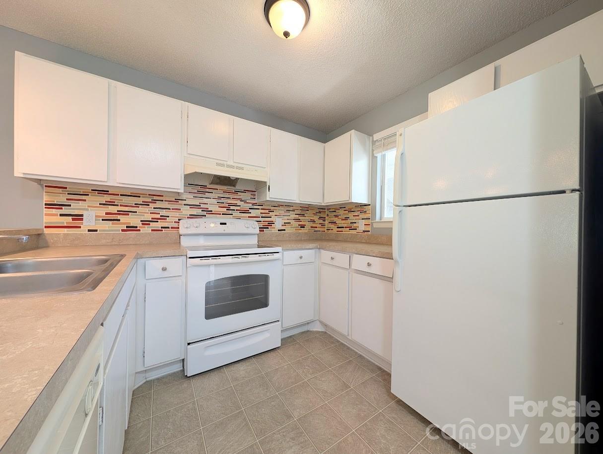 1687 Eagles Place Property Photo 4