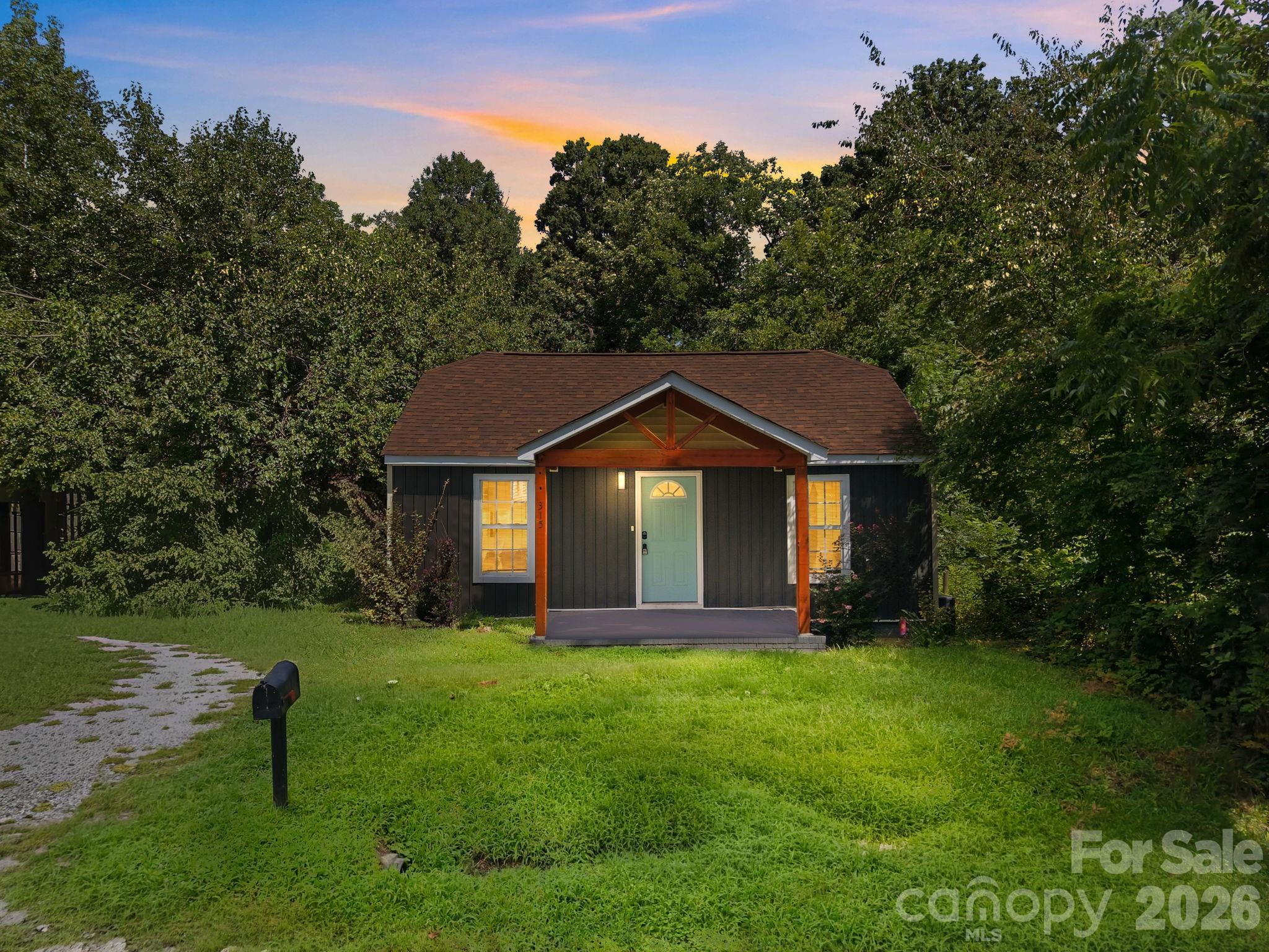 315 Pineview Street Property Photo 1