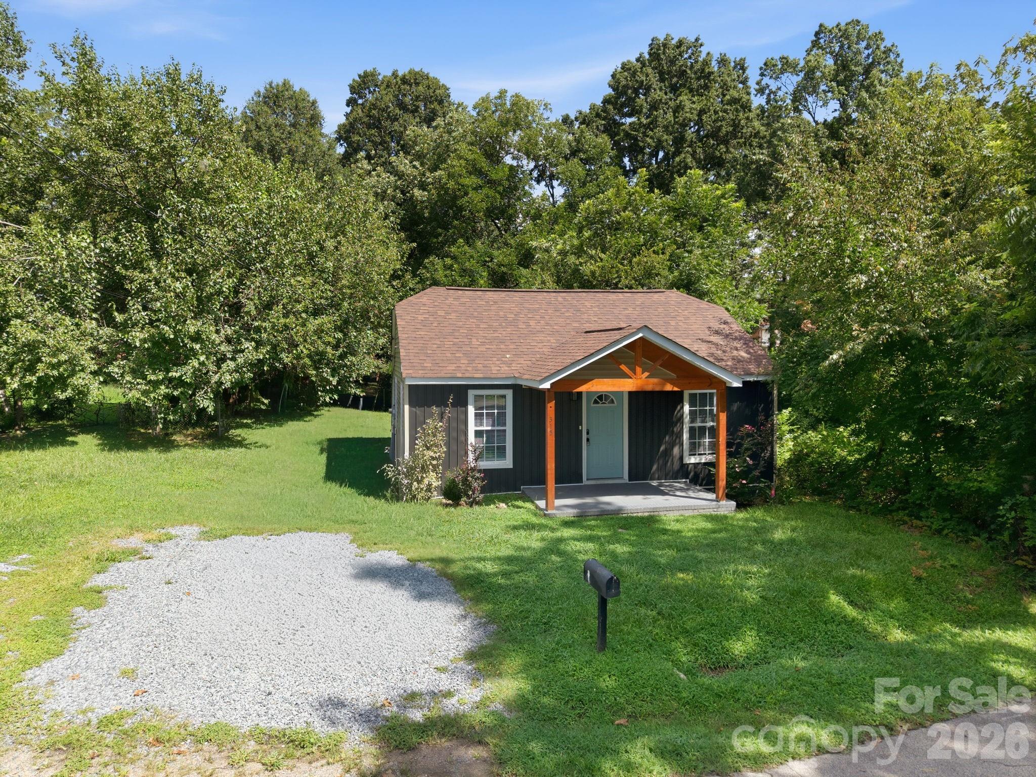 315 Pineview Street Property Photo 6